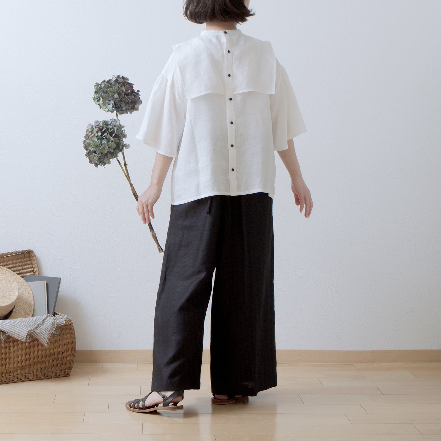 Yoke layer flare half sleeve linen blouse/off white