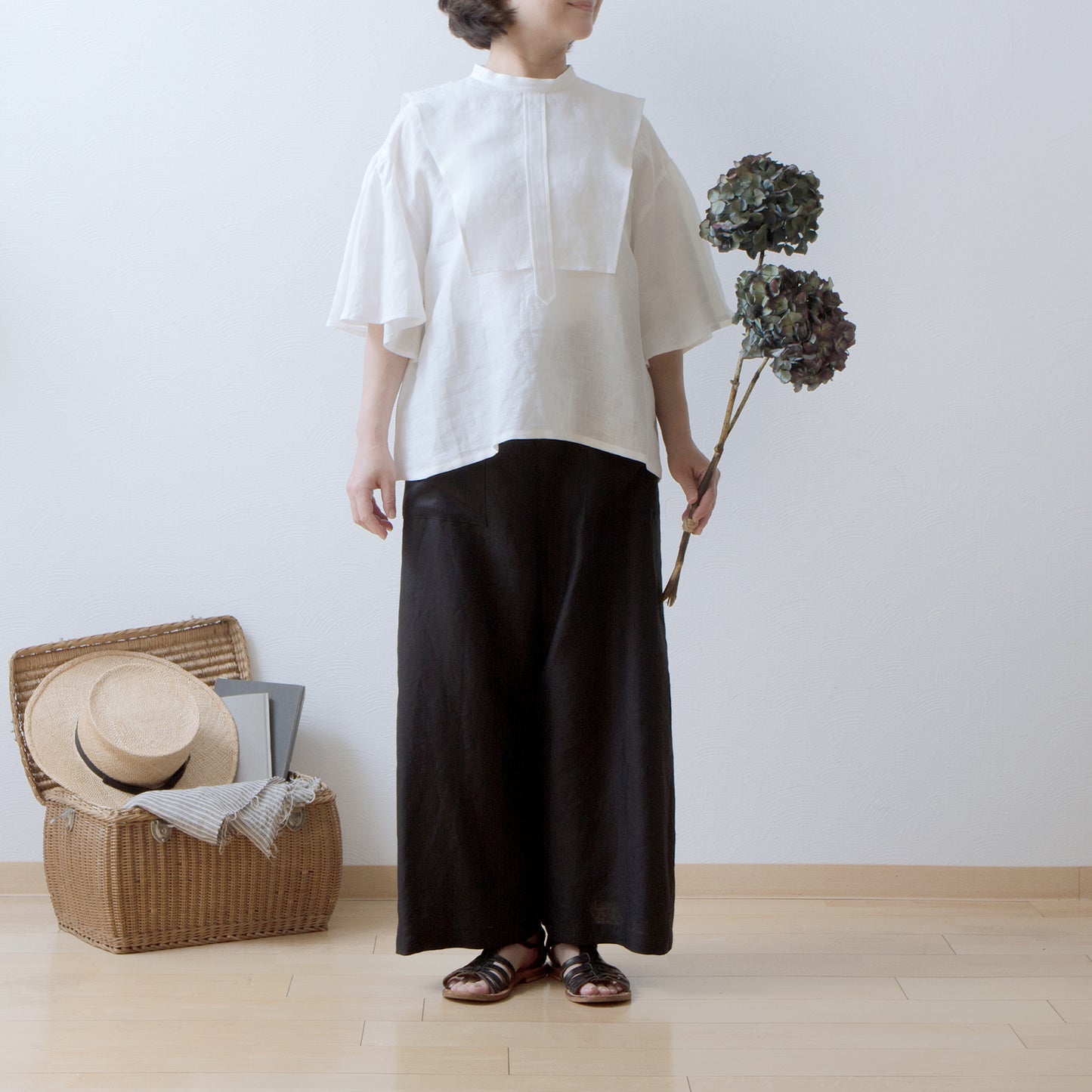 Yoke layer flare half sleeve linen blouse/off white
