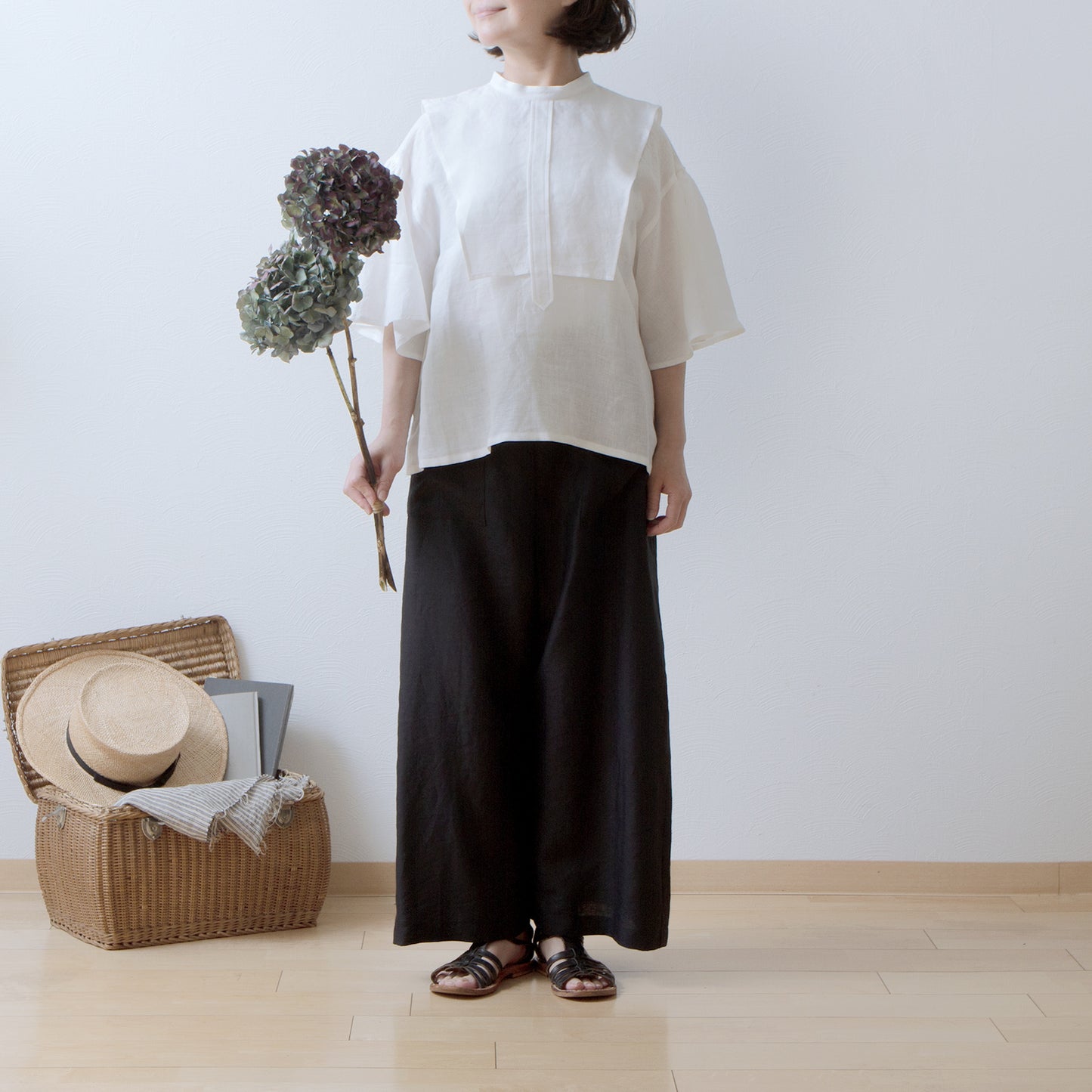 Yoke layer flare half sleeve linen blouse/off white
