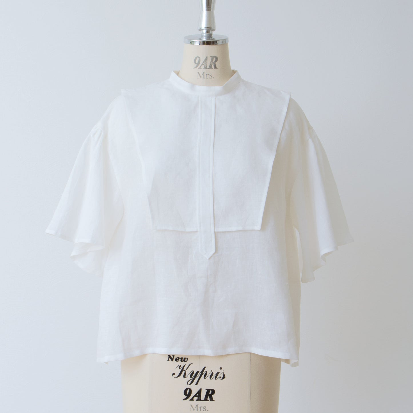 Yoke layer flare half sleeve linen blouse/off white