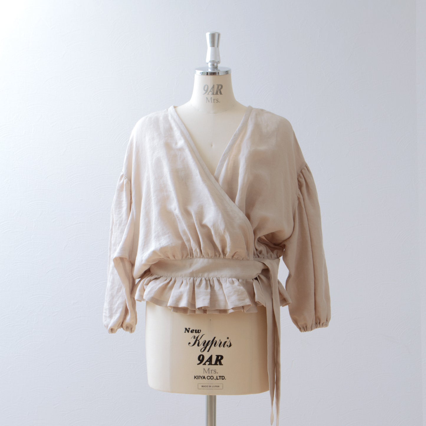 Cache-coeur 褶邊亞麻短上衣/米色