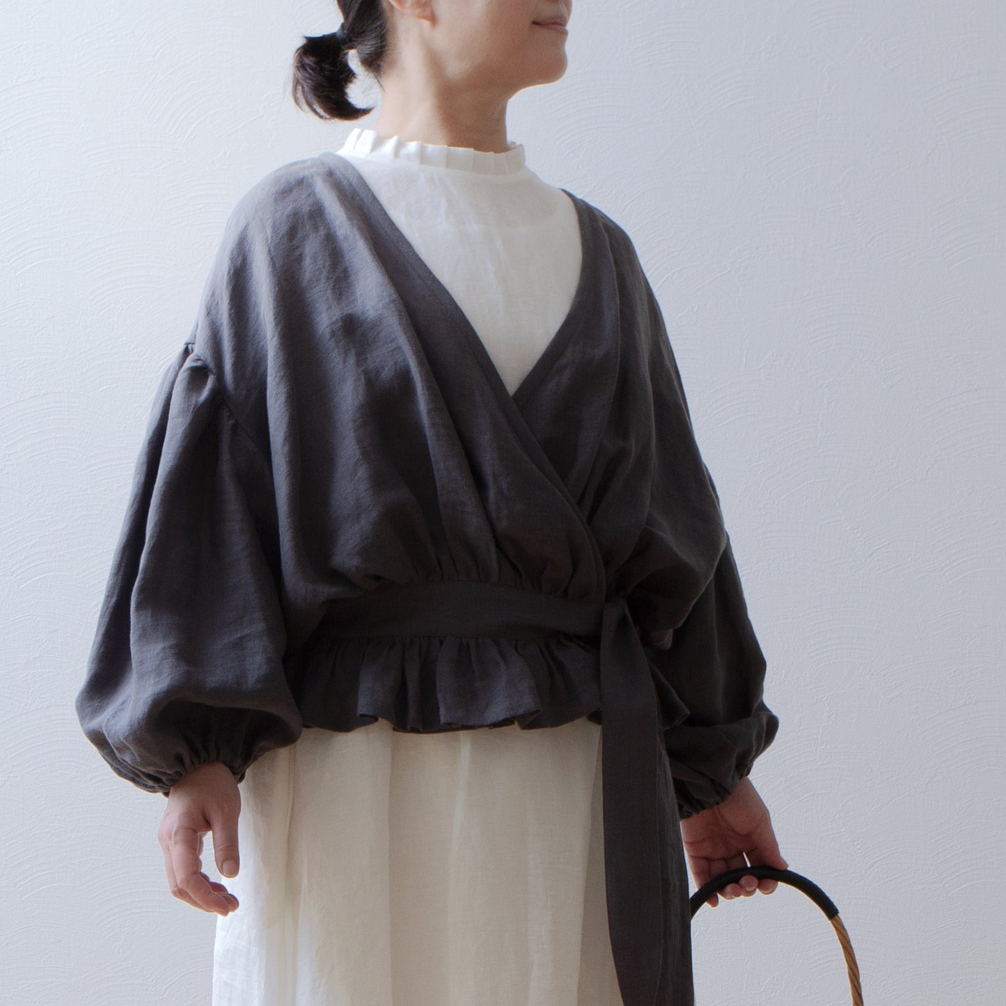 Cache-coeur 荷葉邊亞麻短上衣/灰色