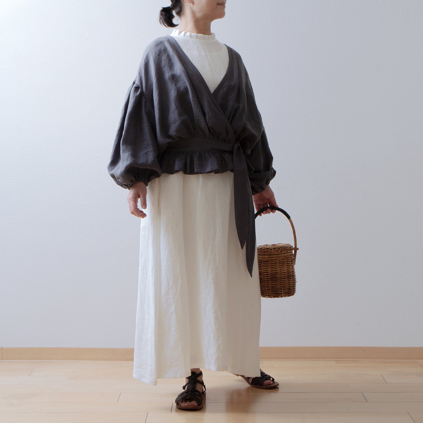 Cache-coeur 荷葉邊亞麻短上衣/灰色