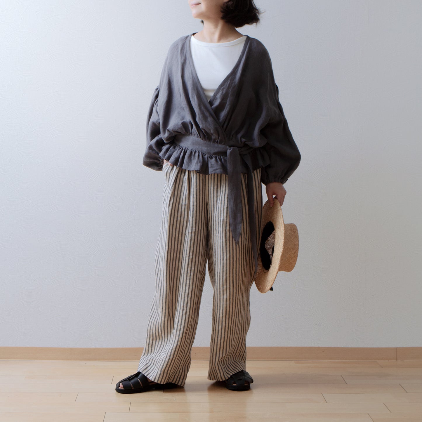 Cache-coeur 荷葉邊亞麻短上衣/灰色