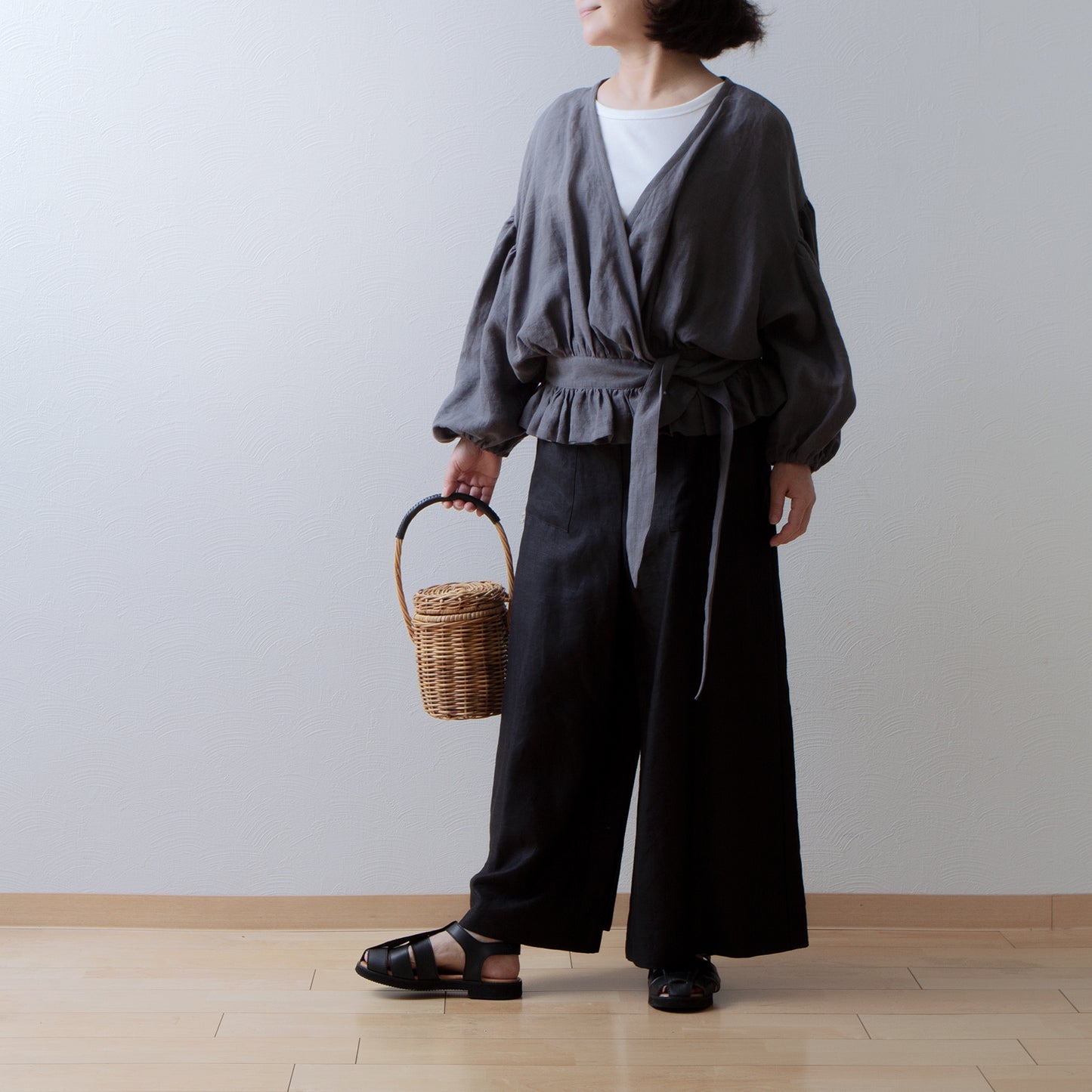 Cache-coeur 荷葉邊亞麻短上衣/灰色