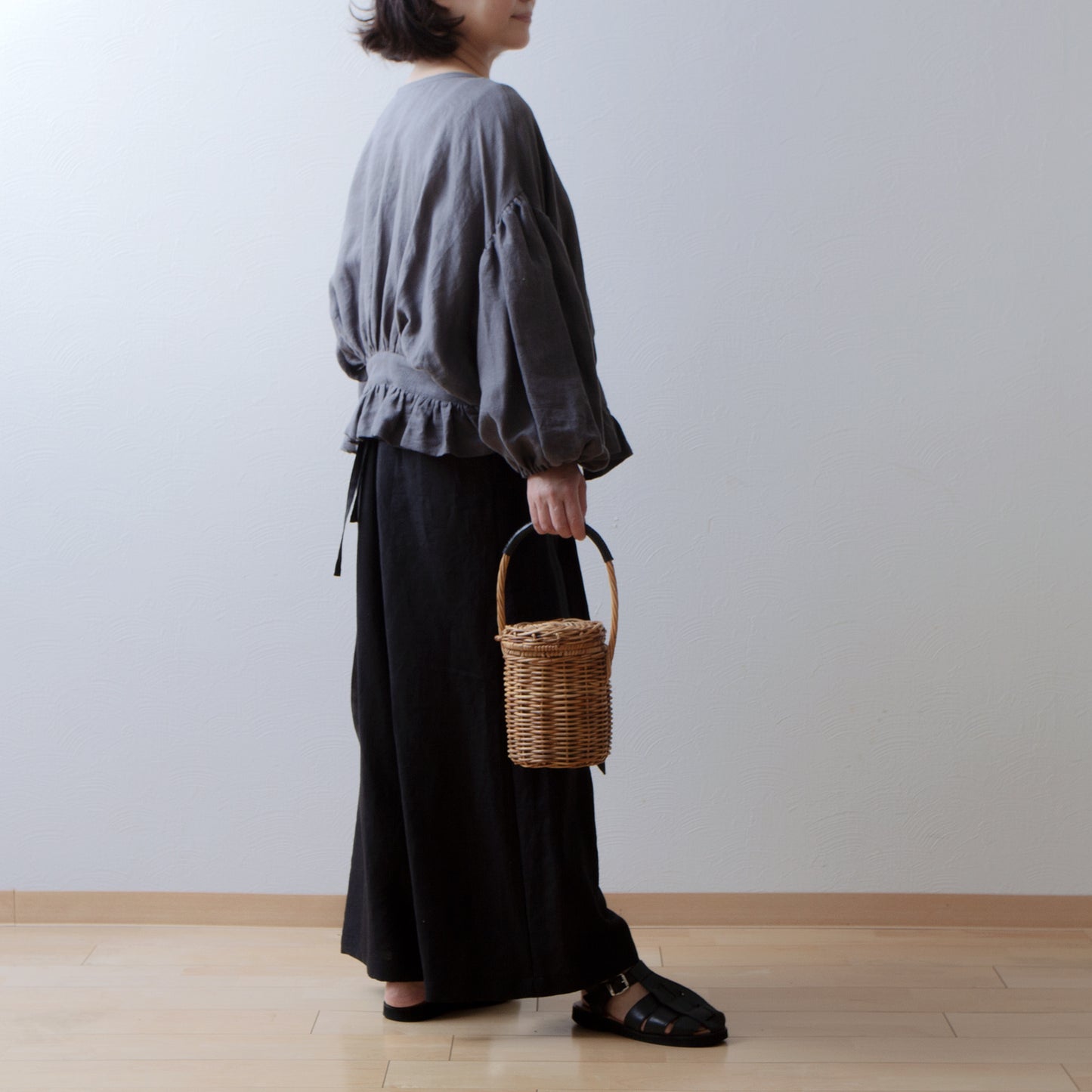 Cache-coeur 荷葉邊亞麻短上衣/灰色