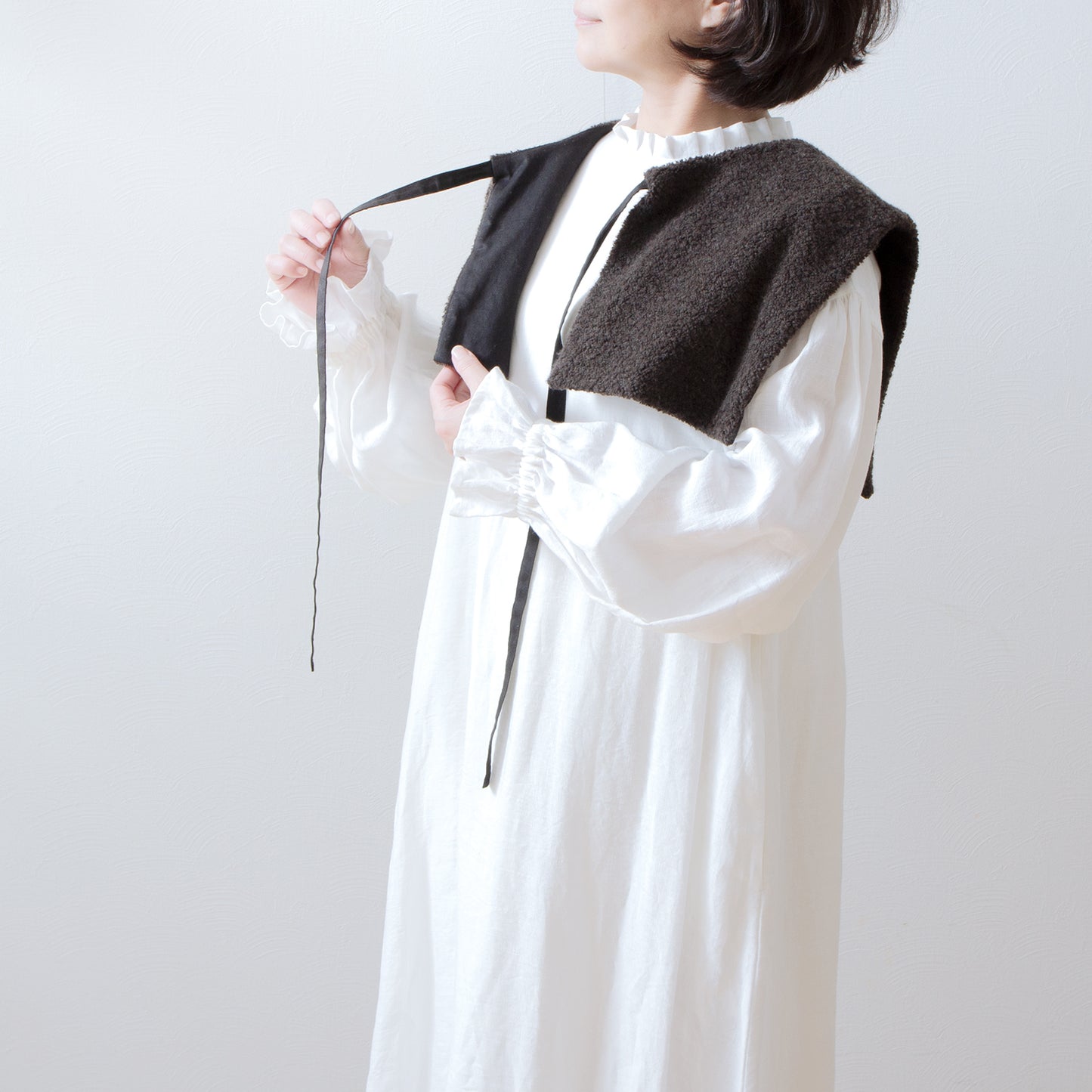 優質羊毛圍巾側開背心/淺米色