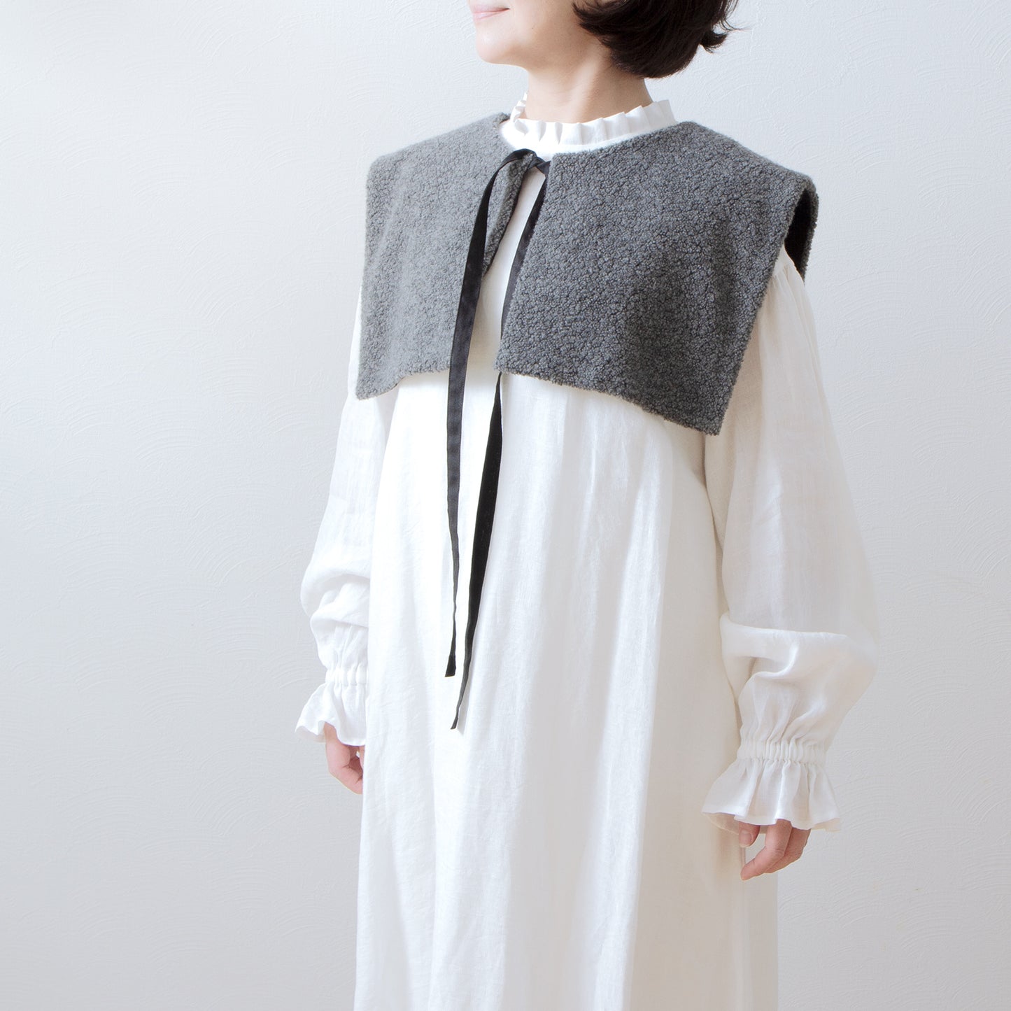 優質羊毛圍巾側開背心/淺米色