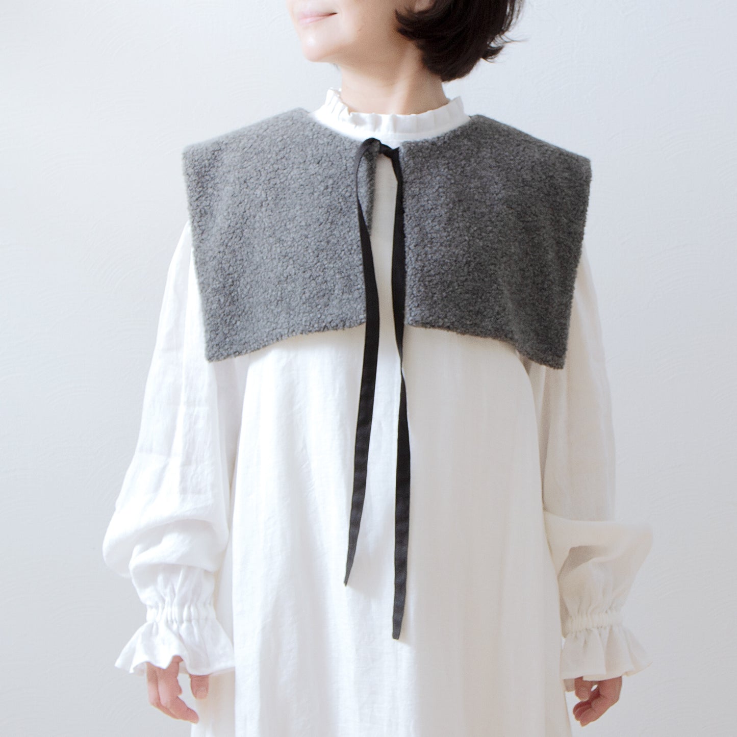 優質羊毛圍巾側開背心/淺米色