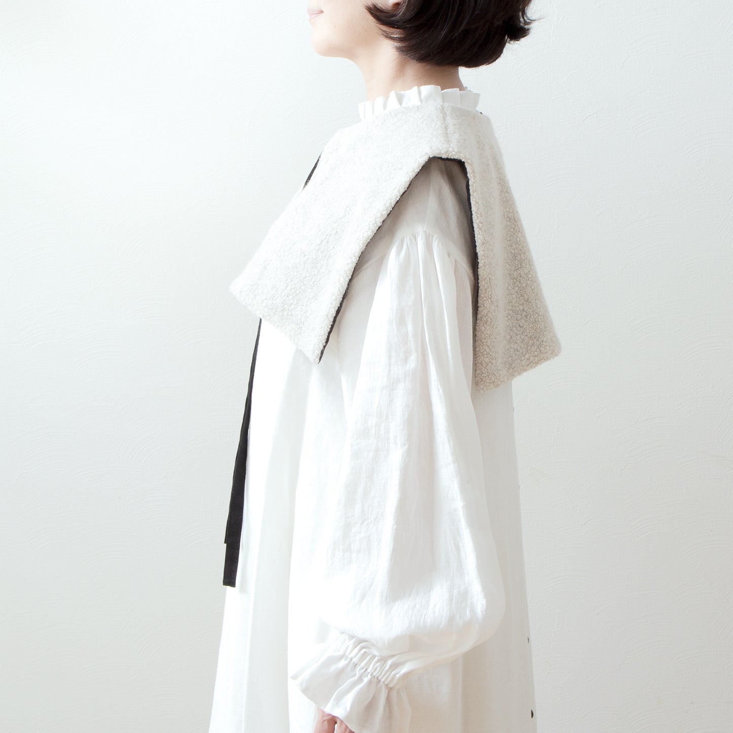 優質羊毛圍巾側開背心/淺米色