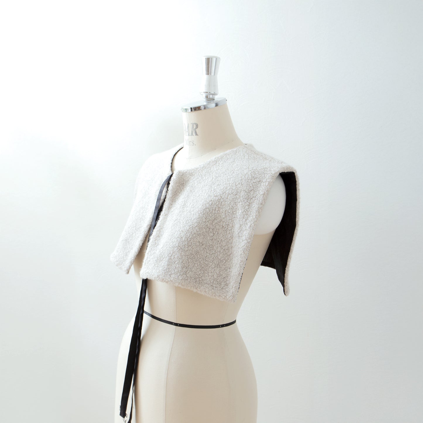 優質羊毛圍巾側開背心/淺米色