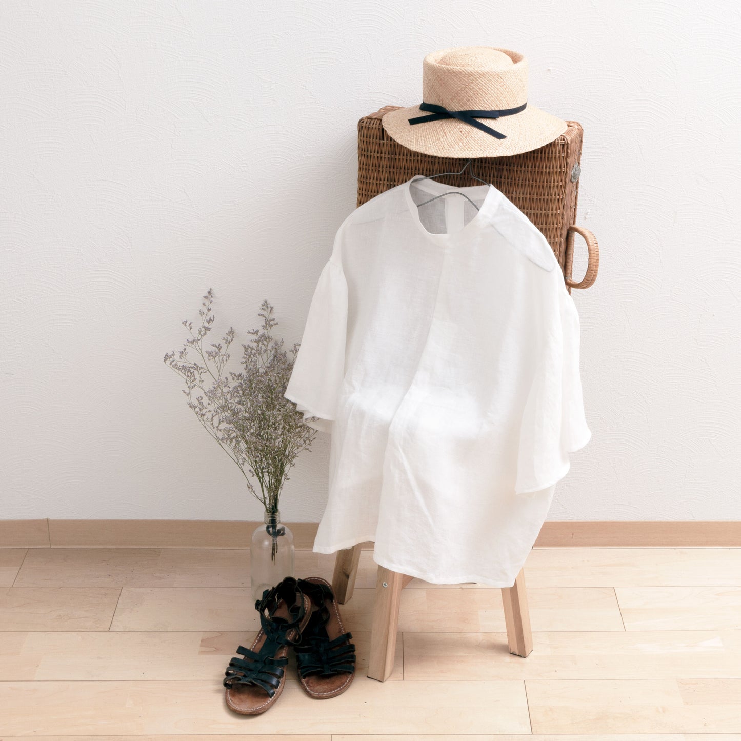 Flared half sleeve linen blouse/off white