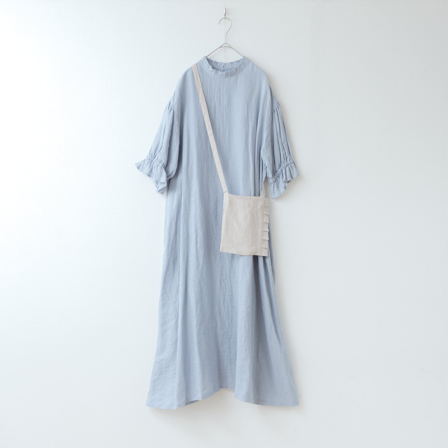 Linen pochette with tuck frills and beads