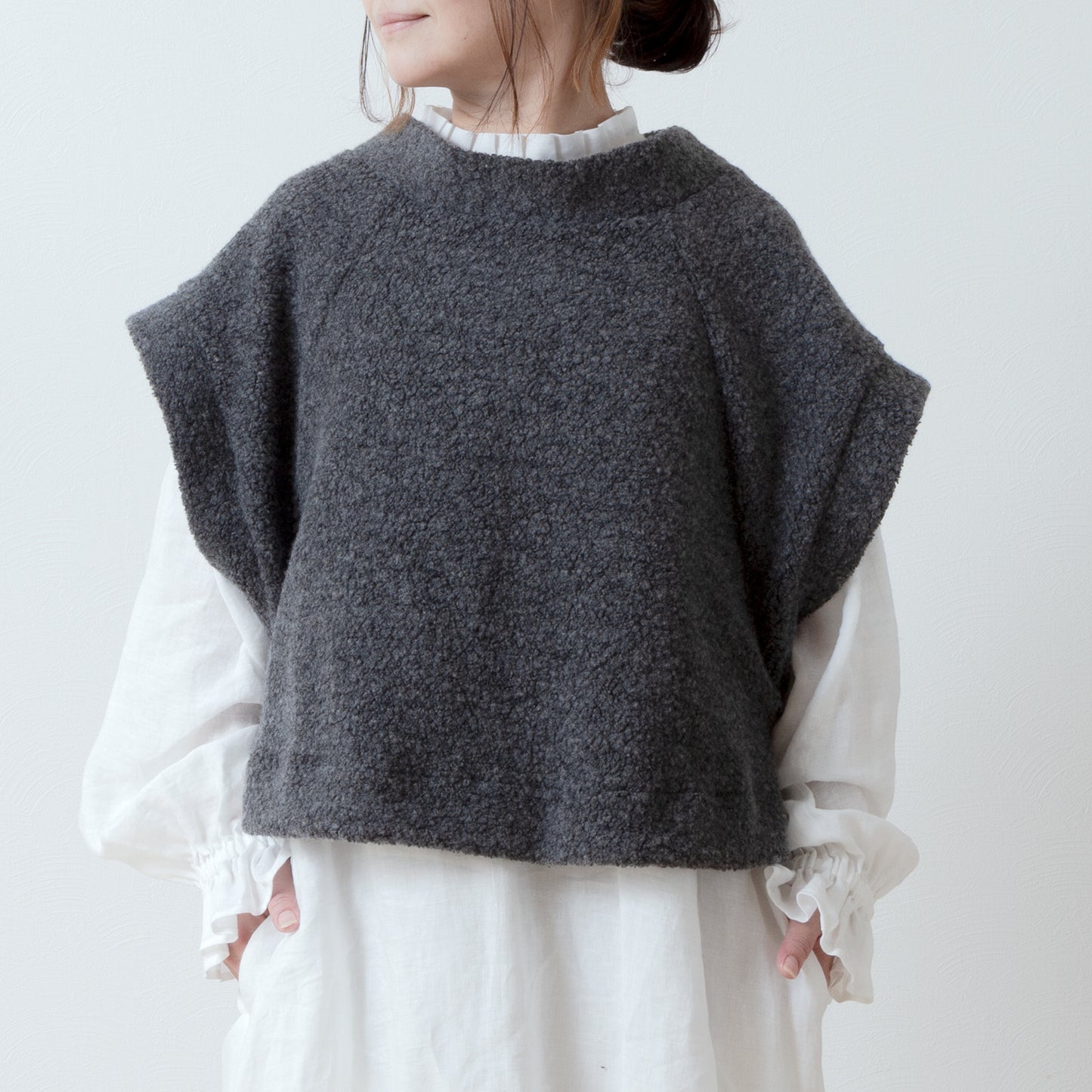 High-quality wool boa French sleeve A-line vest/Top gray