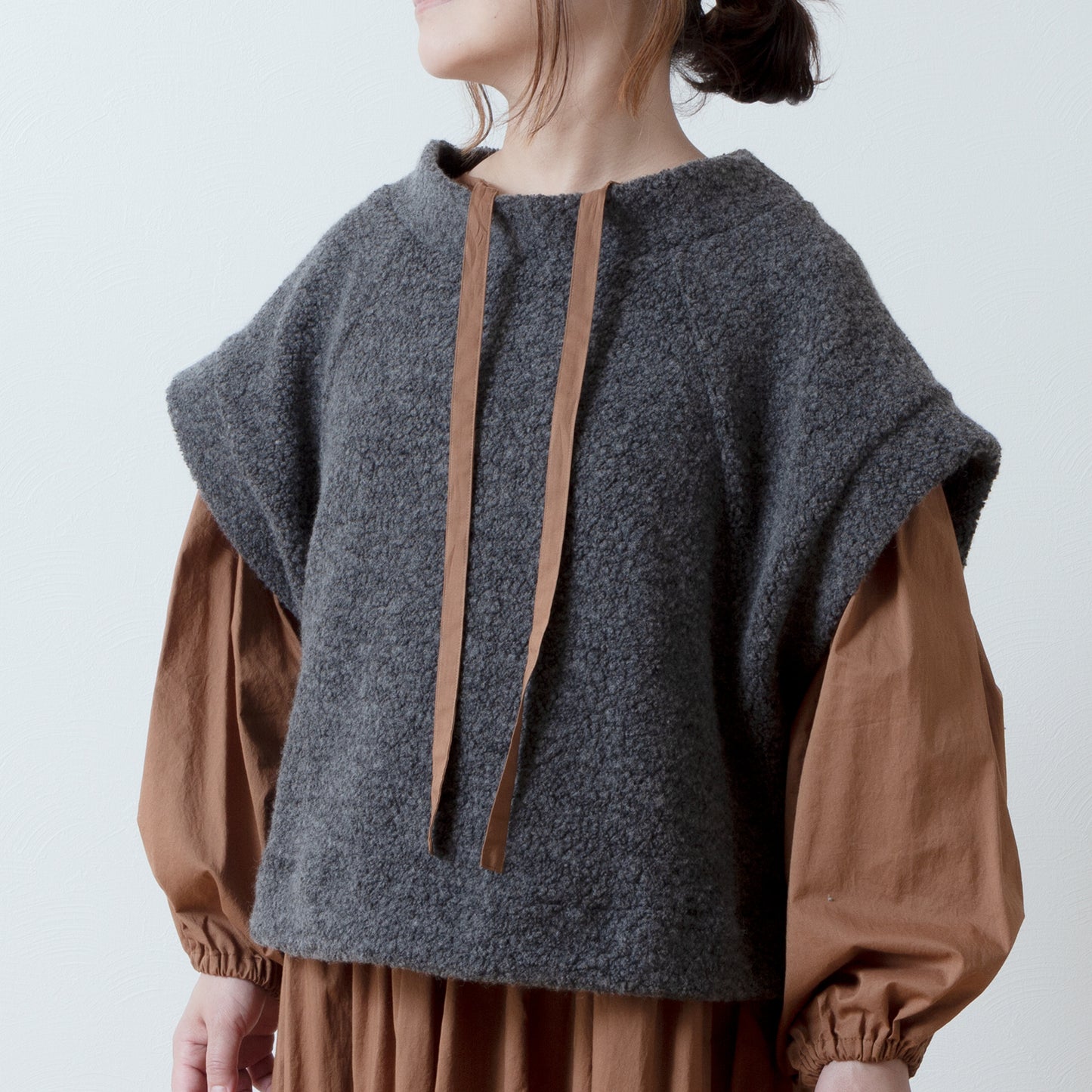 High-quality wool boa French sleeve A-line vest/Top gray