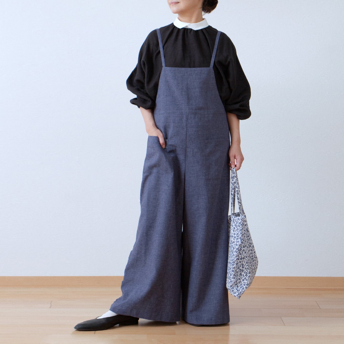 牧師領優雅可愛,適合成人穿著。後背扣,寬袖法式亞麻襯衫,七分袖/黑色牧師領