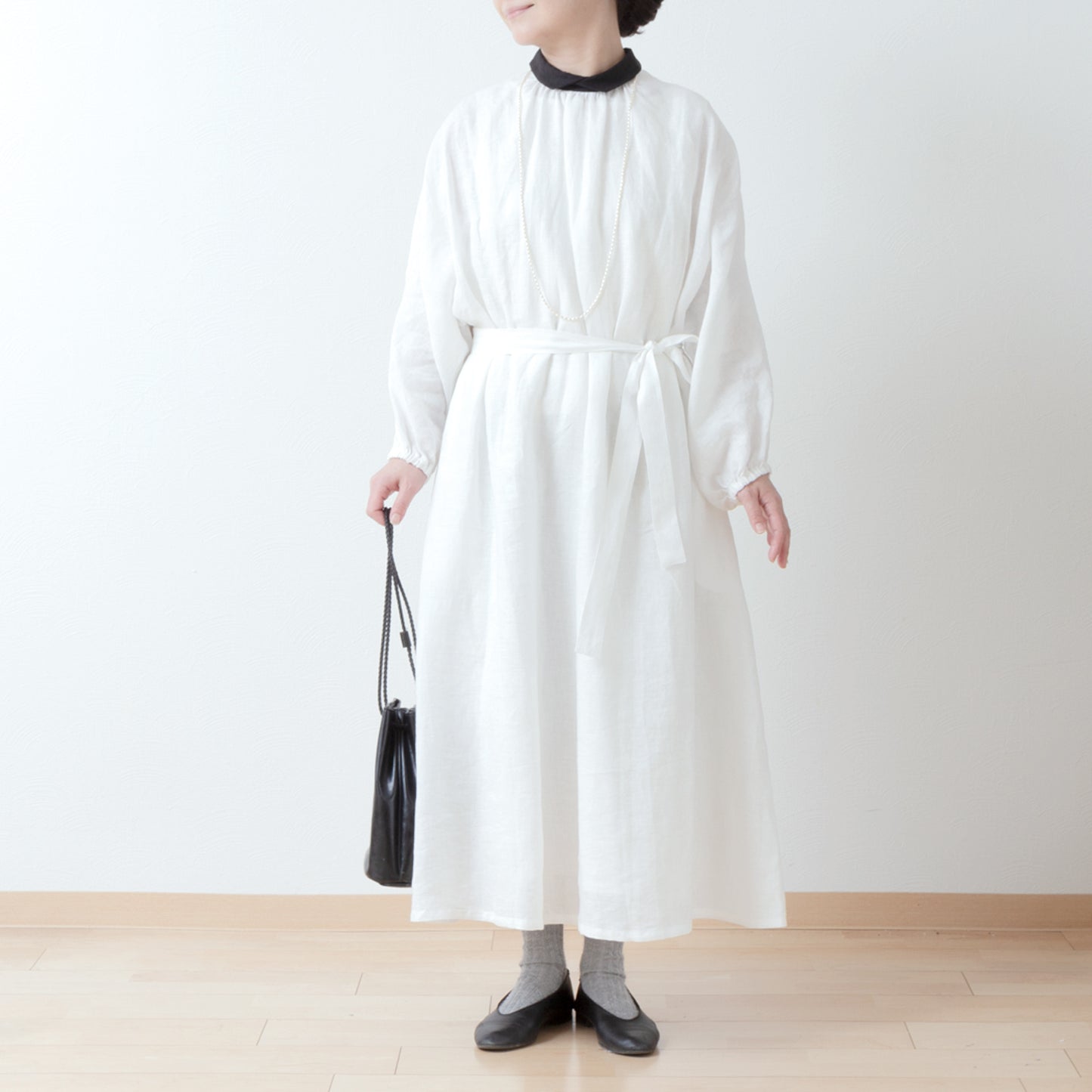 A classy and cute French linen A-line dress with clerical collar, voluminous sleeves and back covered buttons / White Clerical