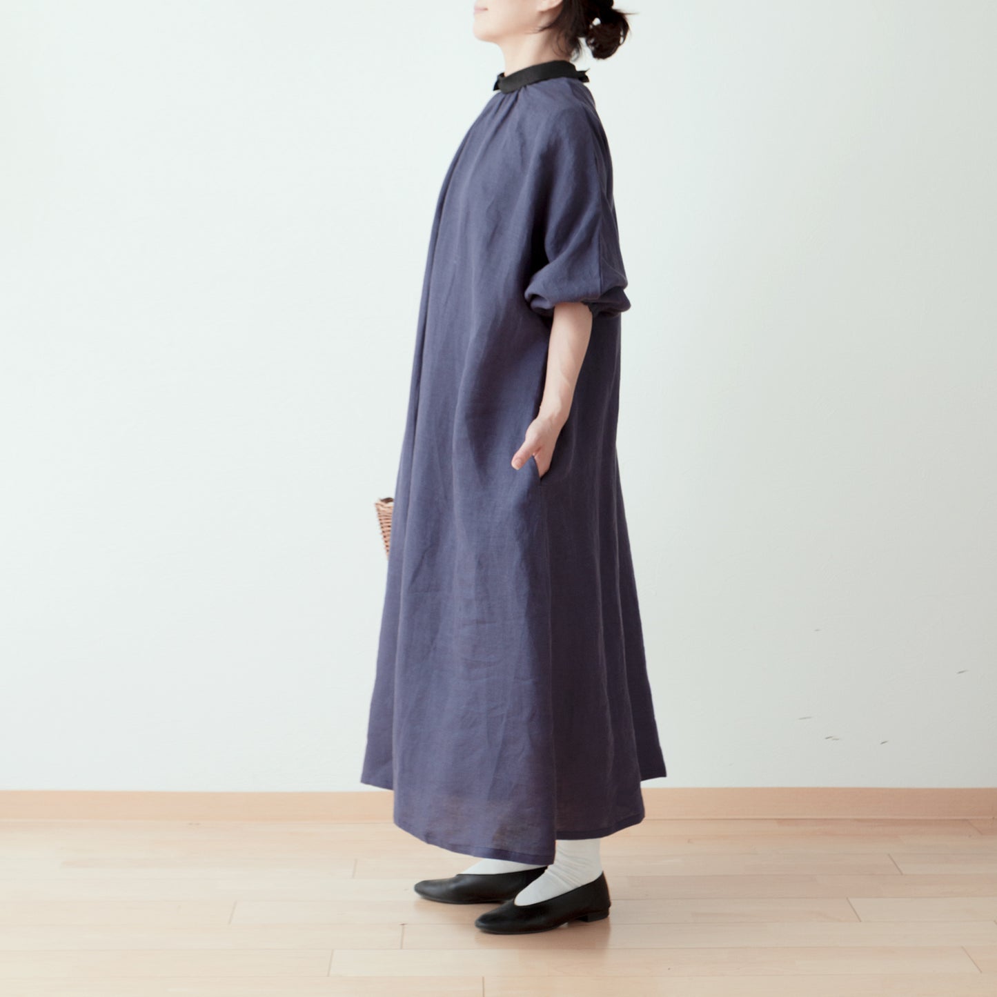 優雅可愛的牧師領,背面有紐扣,袖子寬大,採用法國亞麻 A 字裙/紫色海軍藍牧師