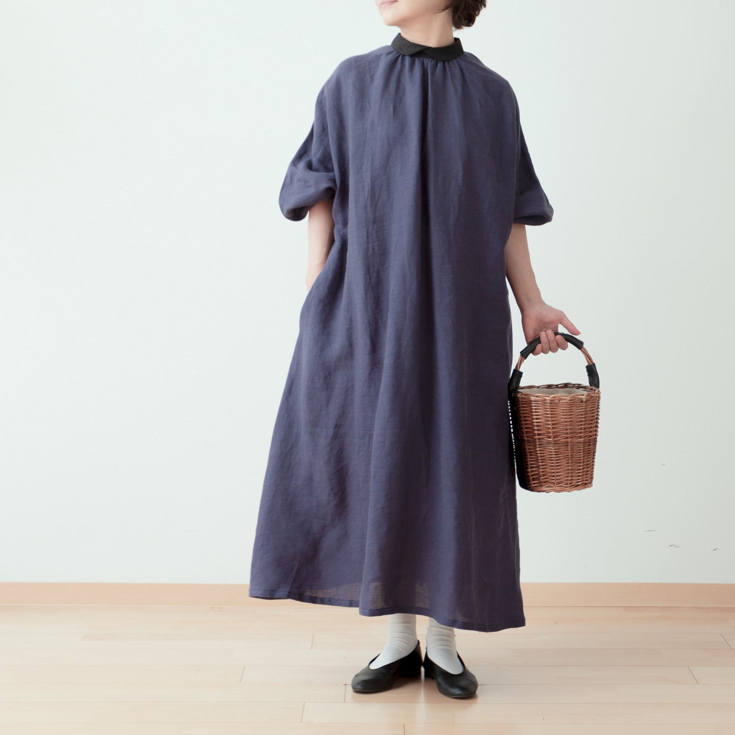 優雅可愛的牧師領,背面有紐扣,袖子寬大,採用法國亞麻 A 字裙/紫色海軍藍牧師