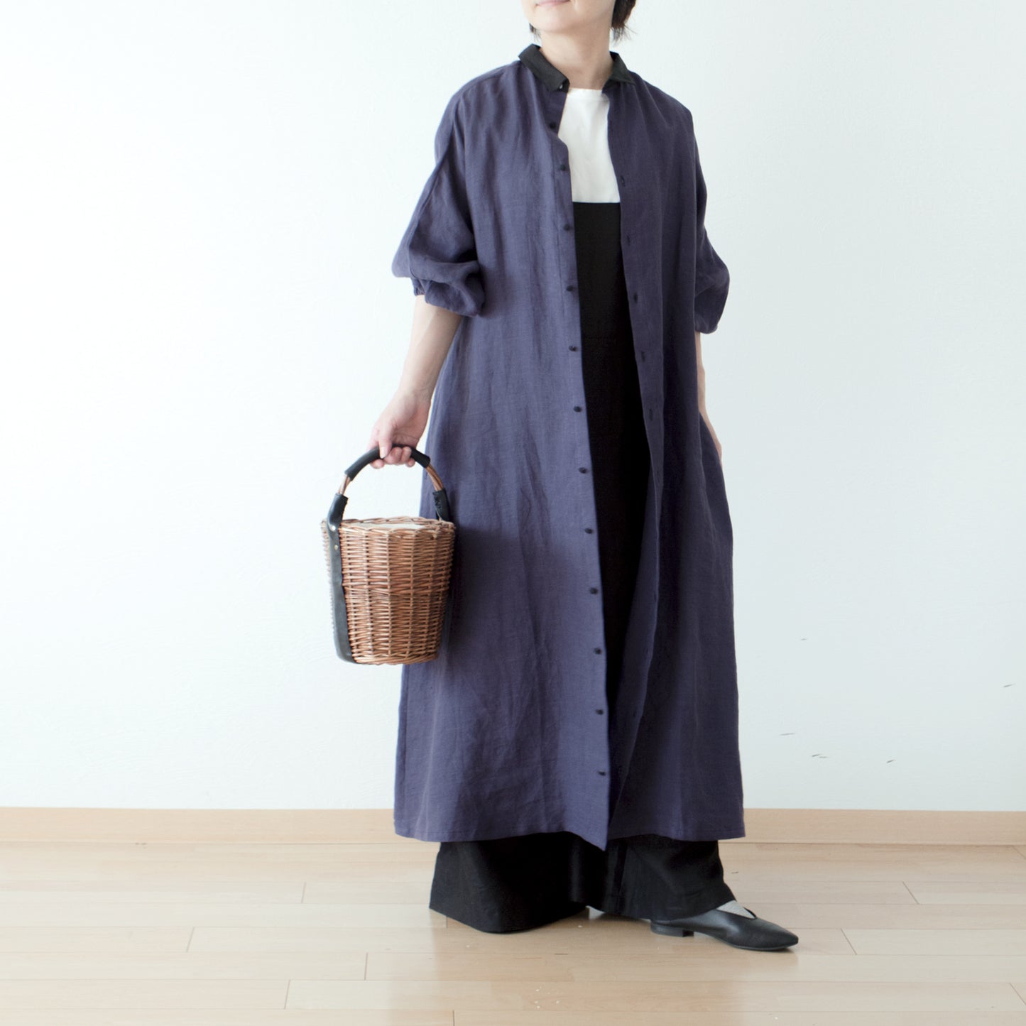 優雅可愛的牧師領,背面有紐扣,袖子寬大,採用法國亞麻 A 字裙/紫色海軍藍牧師