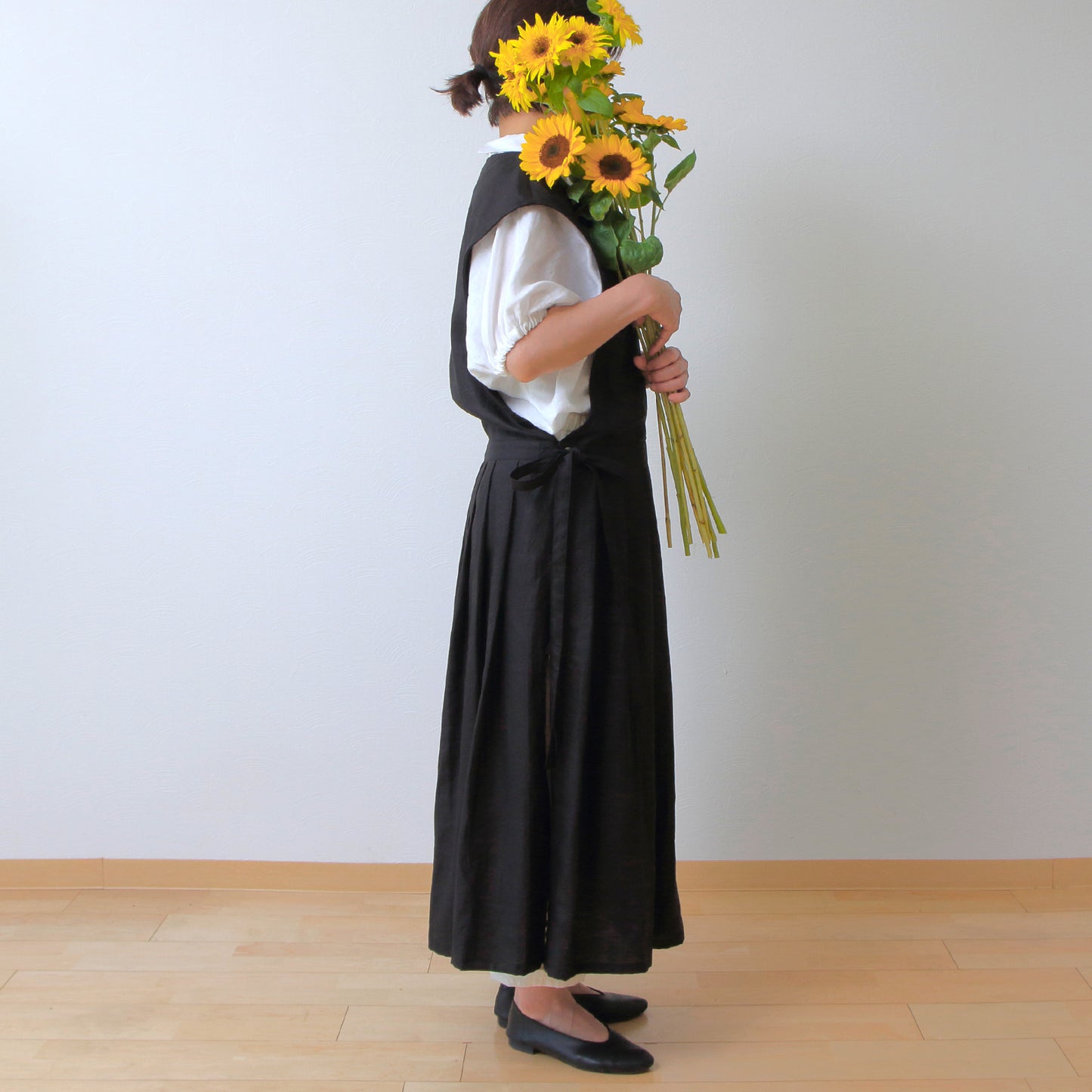 *Featured in the magazine NatuRila*Adult girly apron cache-coeur dress - French linen/black