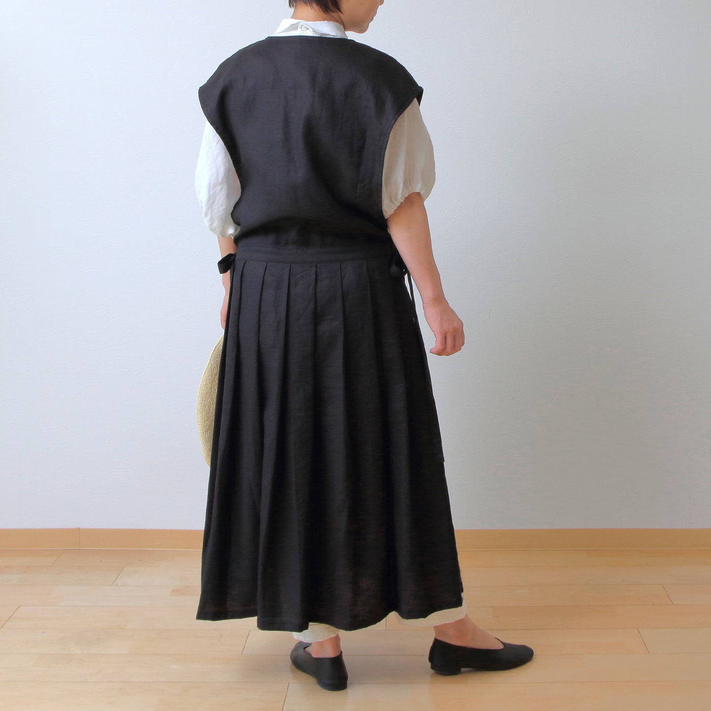 *Featured in the magazine NatuRila*Adult girly apron cache-coeur dress - French linen/black