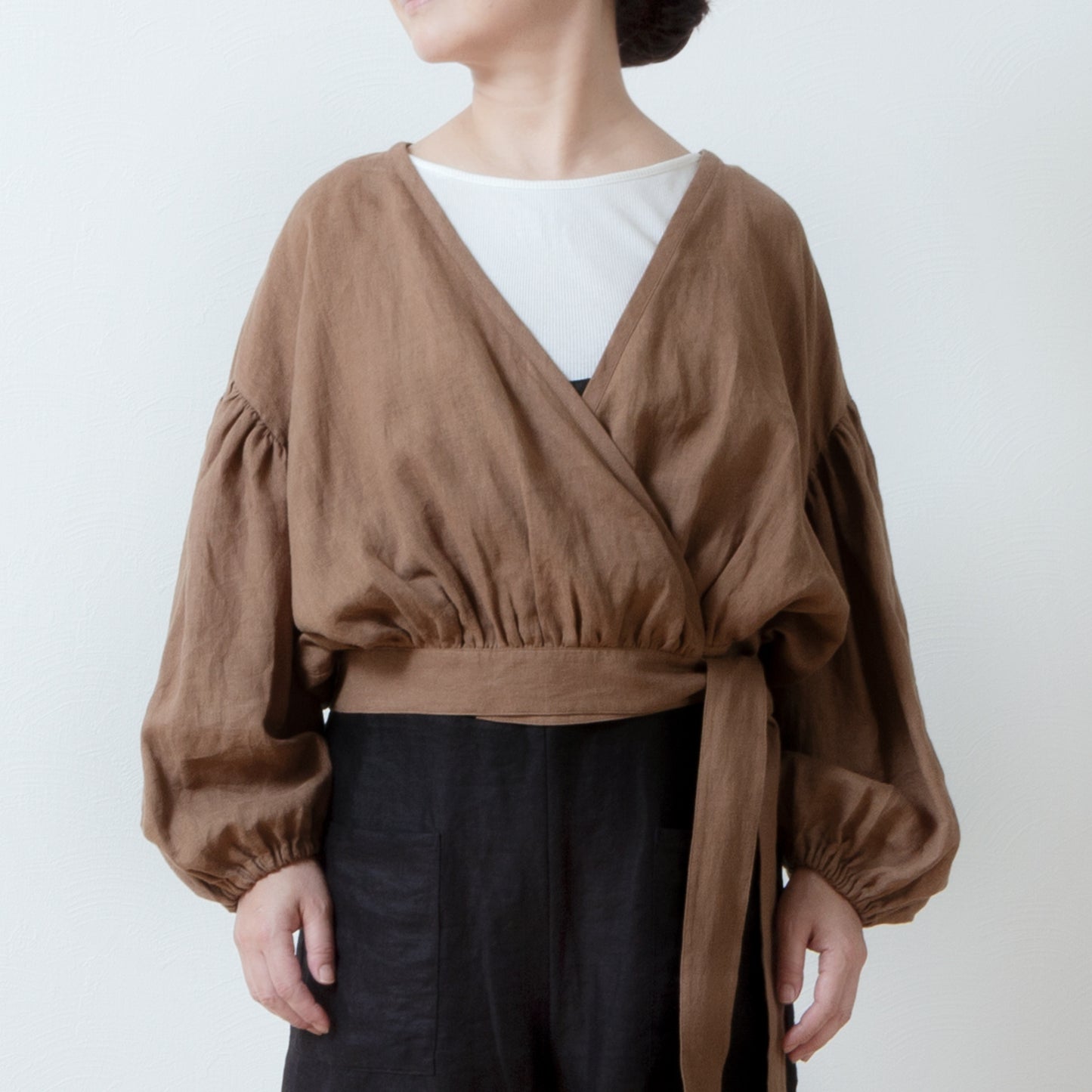 *刊登於《NaturiLa》雜誌*Cash-Coeur 褶皺兩用襯衫 - 法國亞麻/駝色