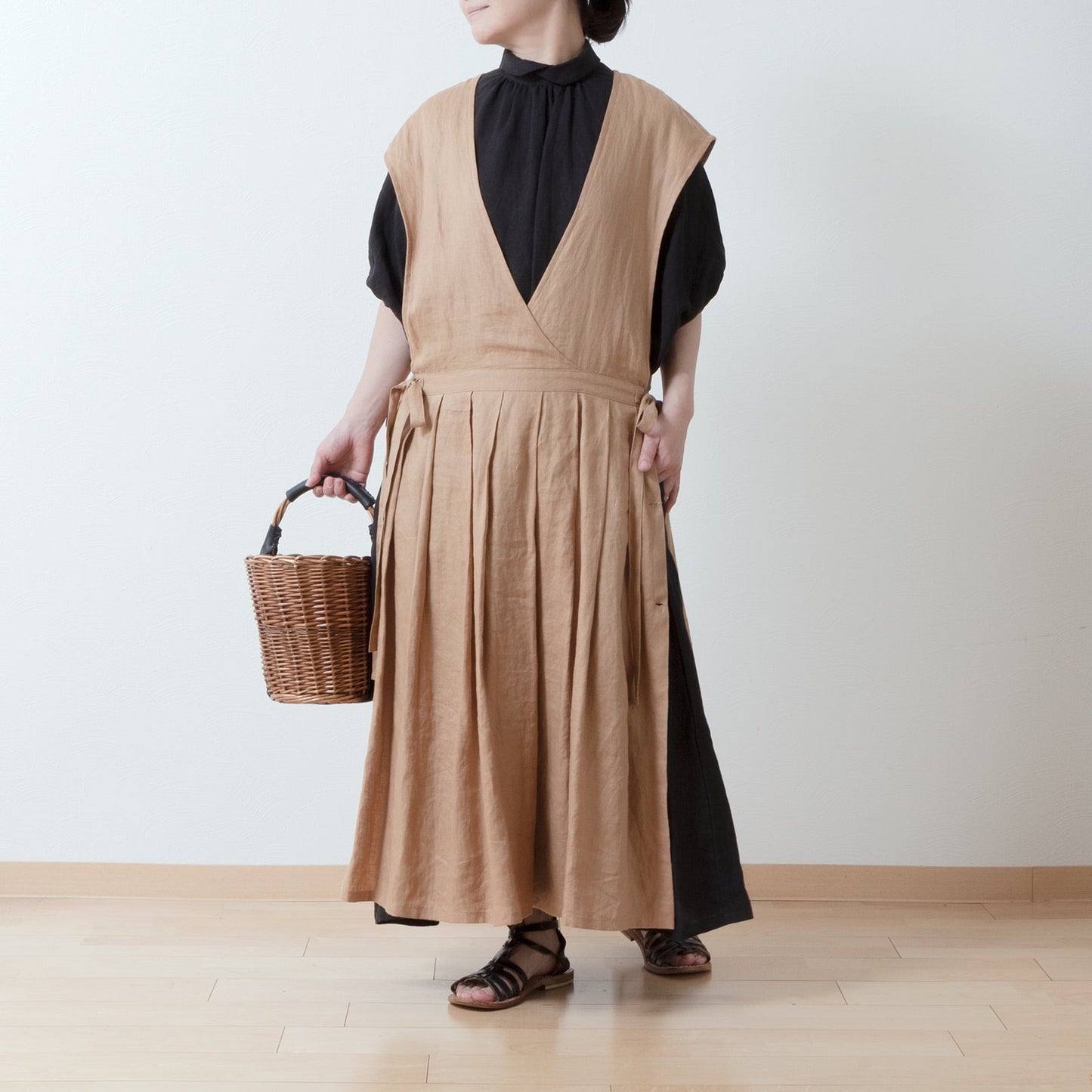 Clerical collar is elegant and cute for adults. Back covered button, voluminous 5/4 sleeve French linen A-line dress / Purple Navy Clerical