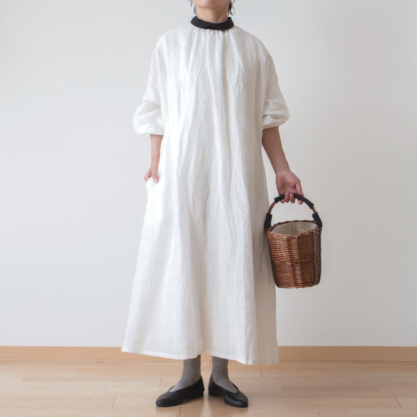 A classy and cute French linen A-line dress with clerical collar, voluminous sleeves and back covered buttons / White Clerical