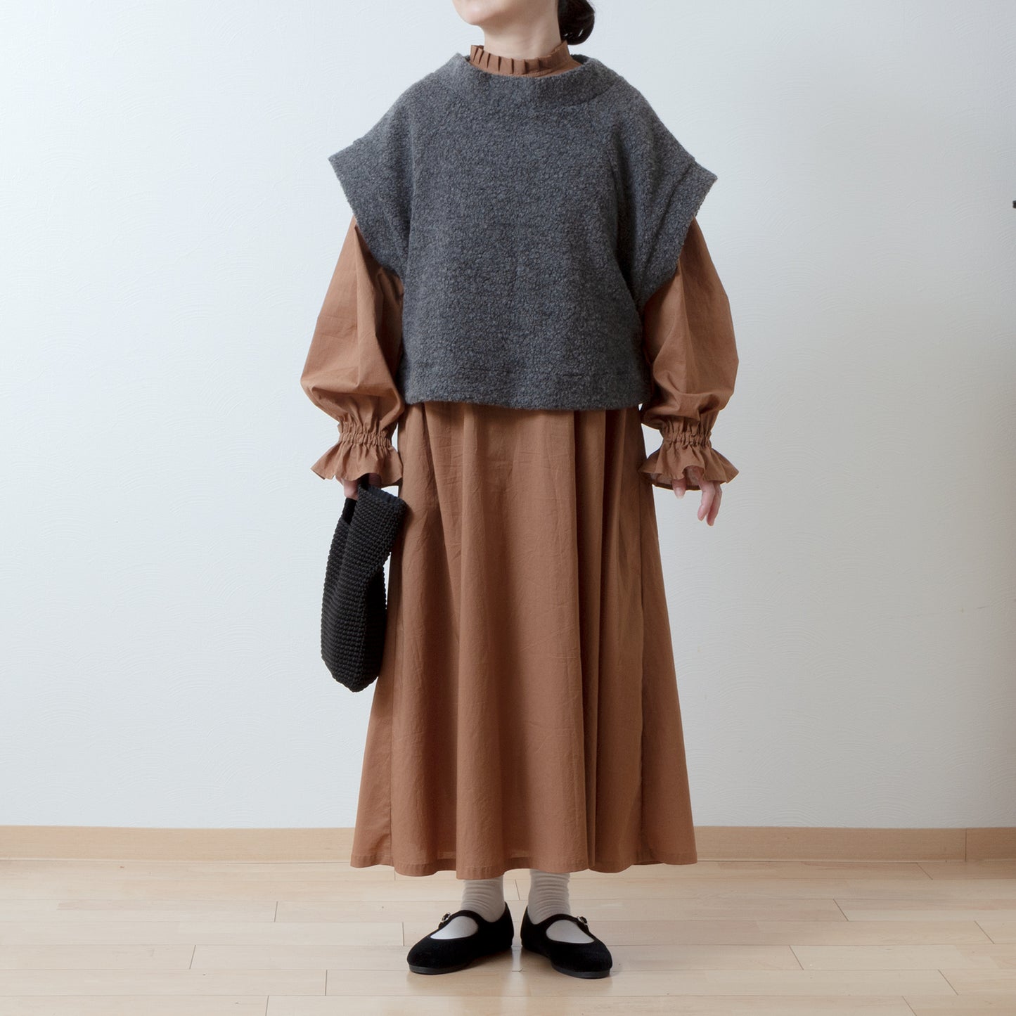 タックフリル衿が上品*セレモニーにも*バックくるみ釦ギャザースリーブAライン綿ワンピース/キャメル