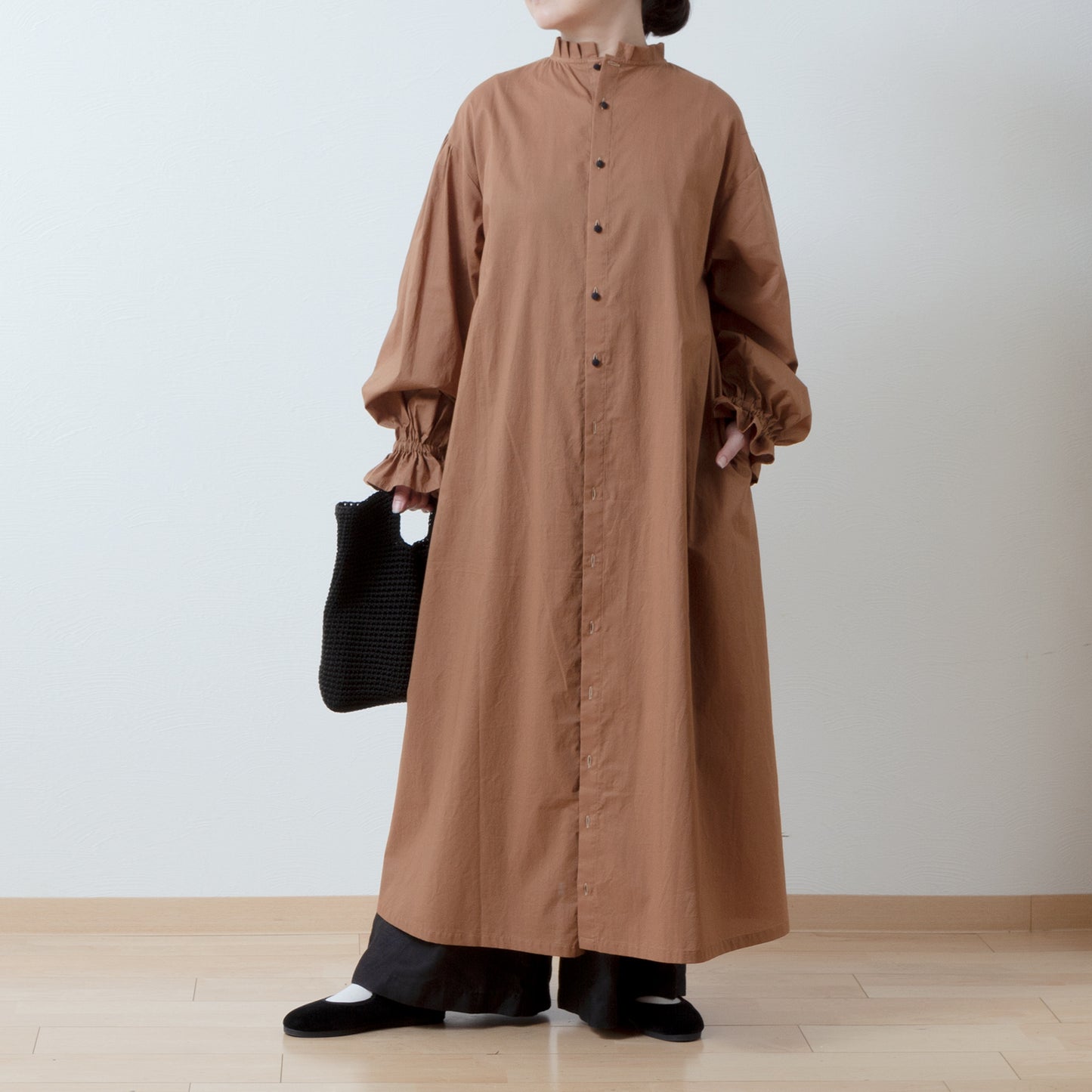 タックフリル衿が上品*セレモニーにも*バックくるみ釦ギャザースリーブAライン綿ワンピース/キャメル