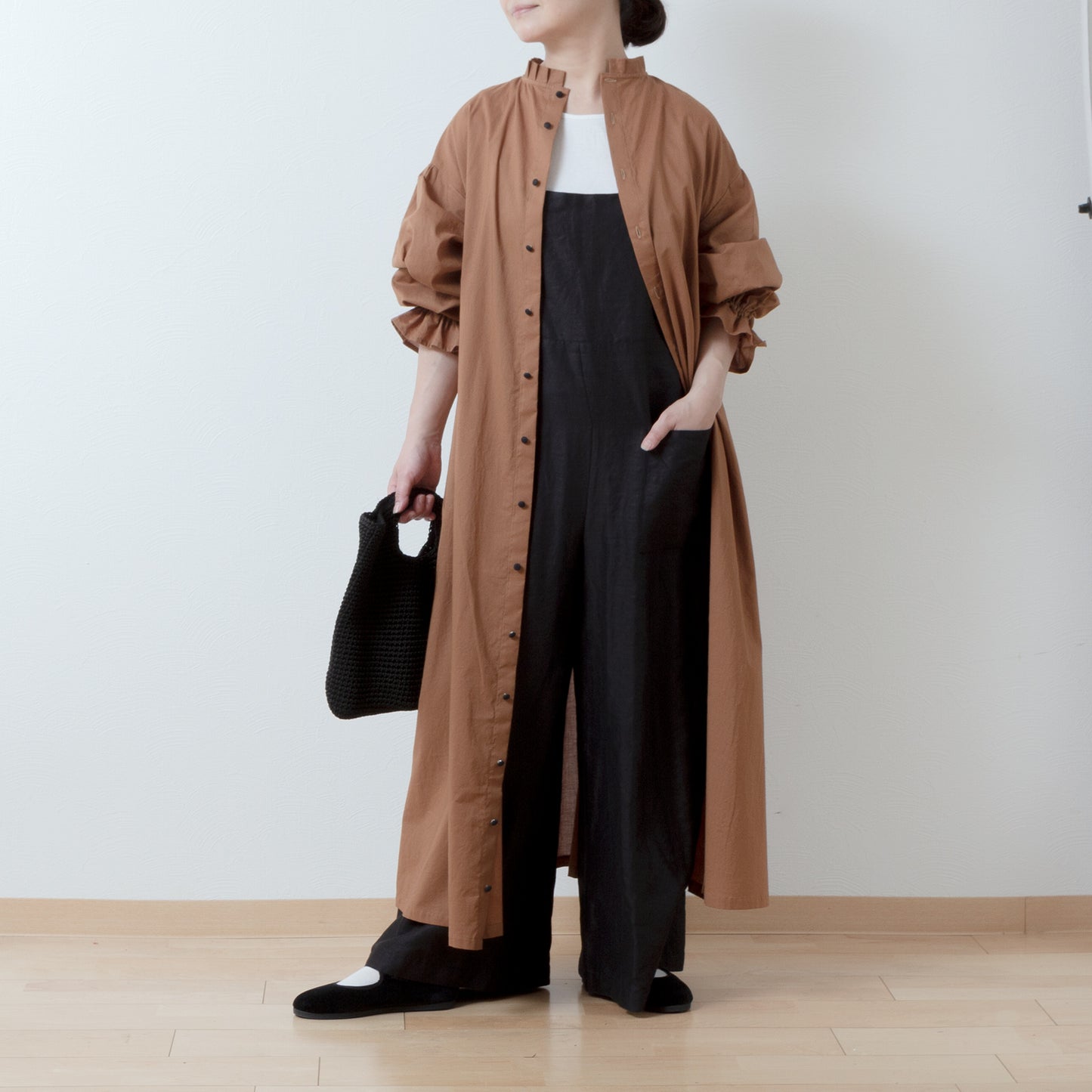 タックフリル衿が上品*セレモニーにも*バックくるみ釦ギャザースリーブAライン綿ワンピース/キャメル