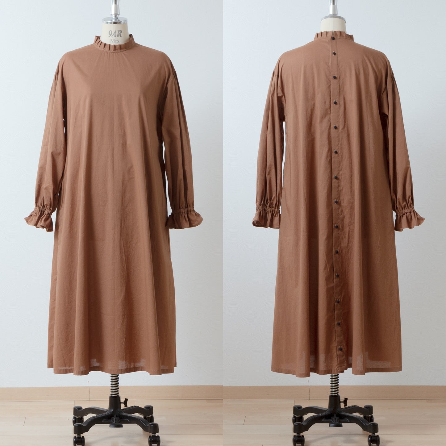 タックフリル衿が上品*セレモニーにも*バックくるみ釦ギャザースリーブAライン綿ワンピース/キャメル