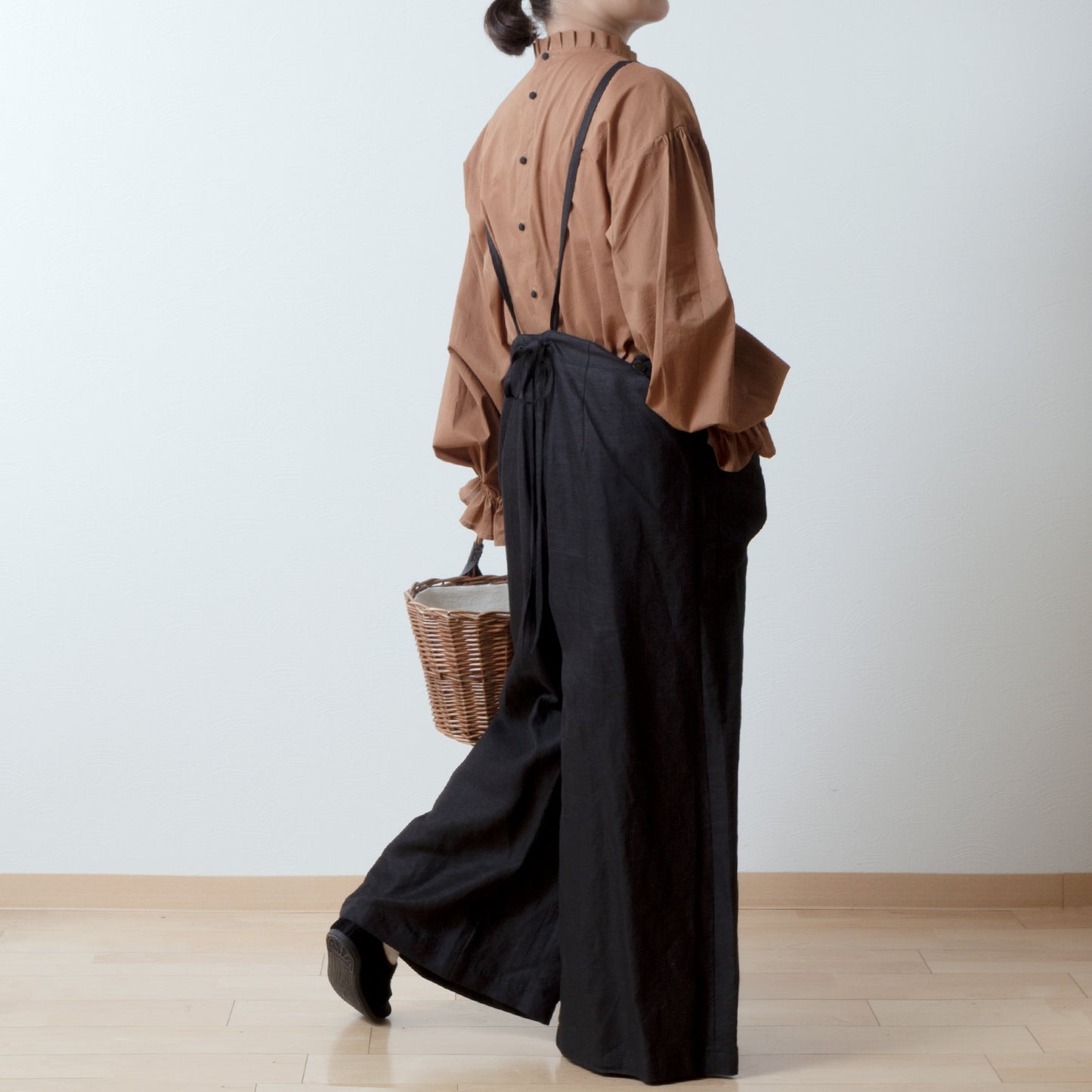 Elegant tuck frill collar *Perfect for ceremonies* Back covered button gathered sleeve cotton blouse/camel