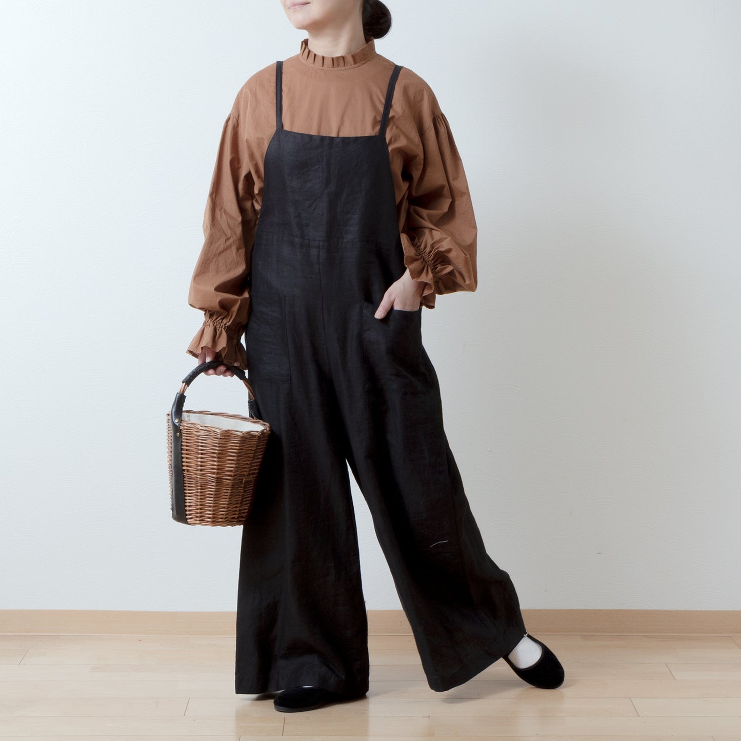 Elegant tuck frill collar *Perfect for ceremonies* Back covered button gathered sleeve cotton blouse/camel