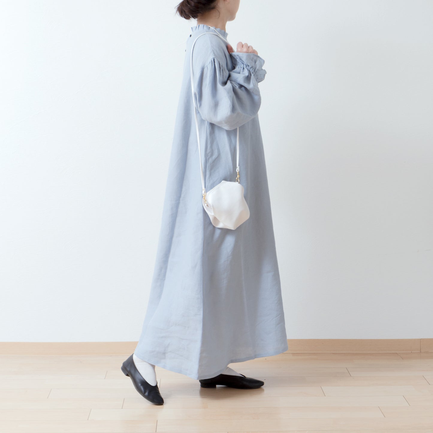 優雅的褶邊領 *非常適合儀式* 背扣褶袖 A 字形亞麻連身裙/淡藍色