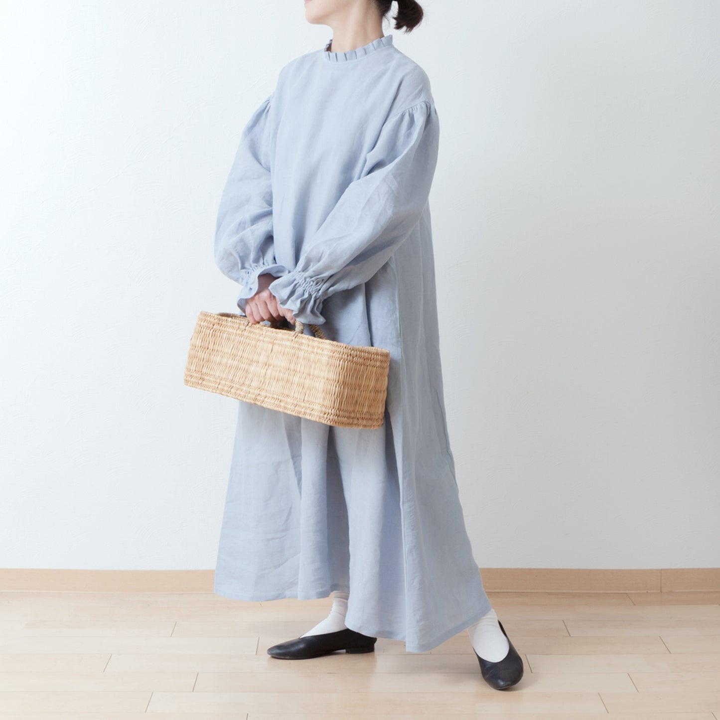 優雅的褶邊領 *非常適合儀式* 背扣褶袖 A 字形亞麻連身裙/淡藍色