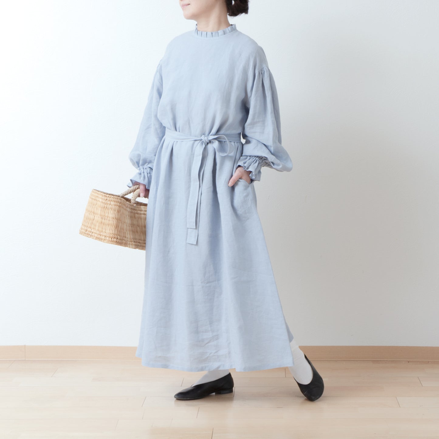 優雅的褶邊領 *非常適合儀式* 背扣褶袖 A 字形亞麻連身裙/淡藍色