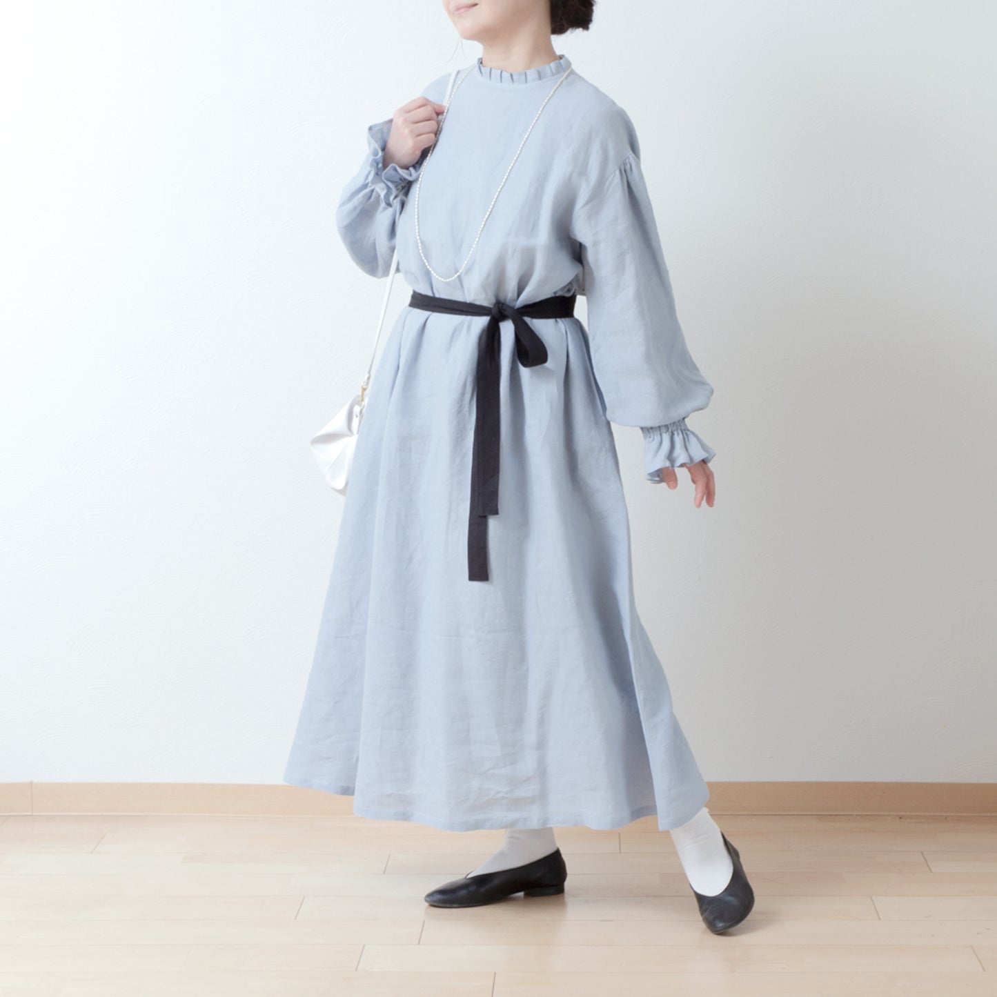 優雅的褶邊領 *非常適合儀式* 背扣褶袖 A 字形亞麻連身裙/淡藍色
