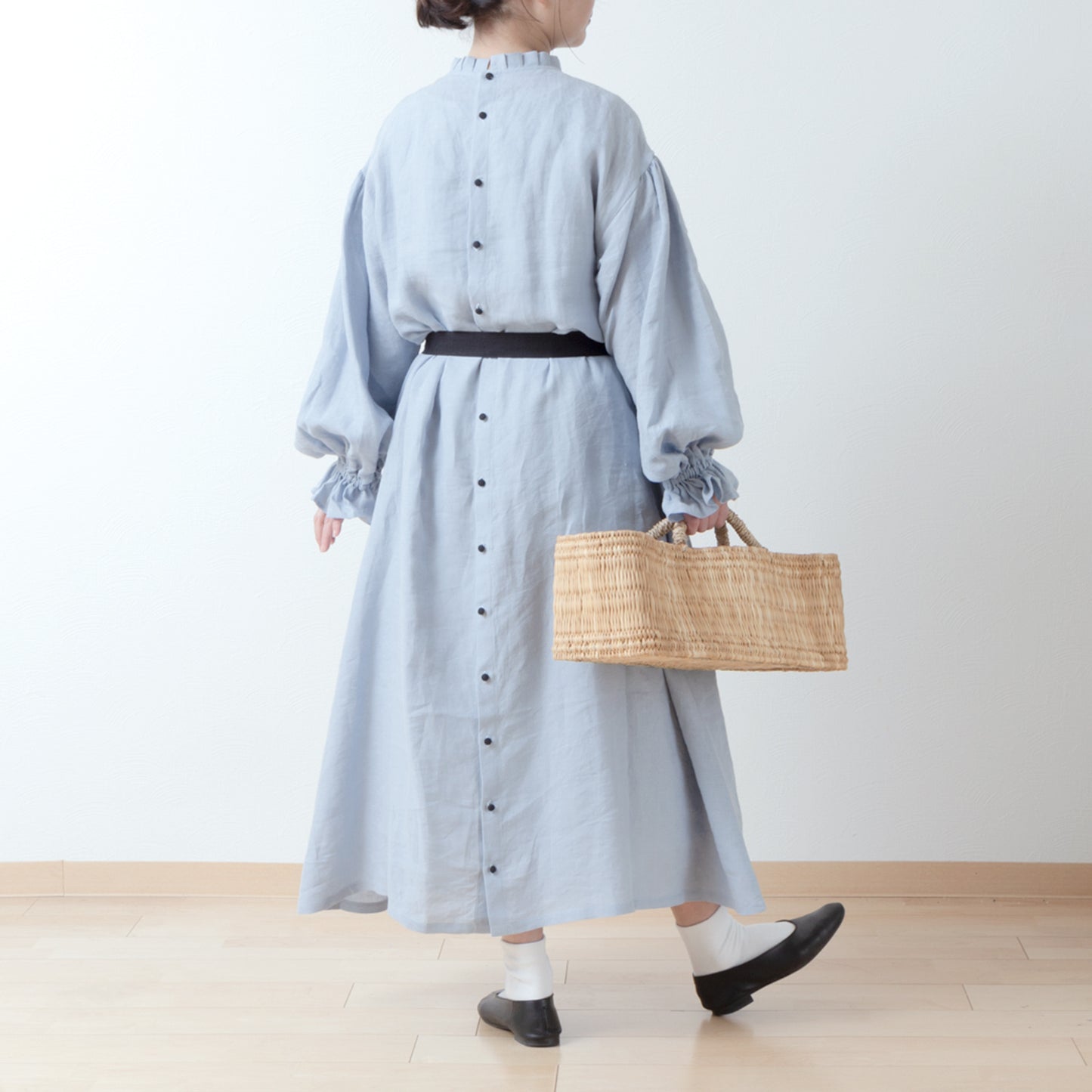 優雅的褶邊領 *非常適合儀式* 背扣褶袖 A 字形亞麻連身裙/淡藍色