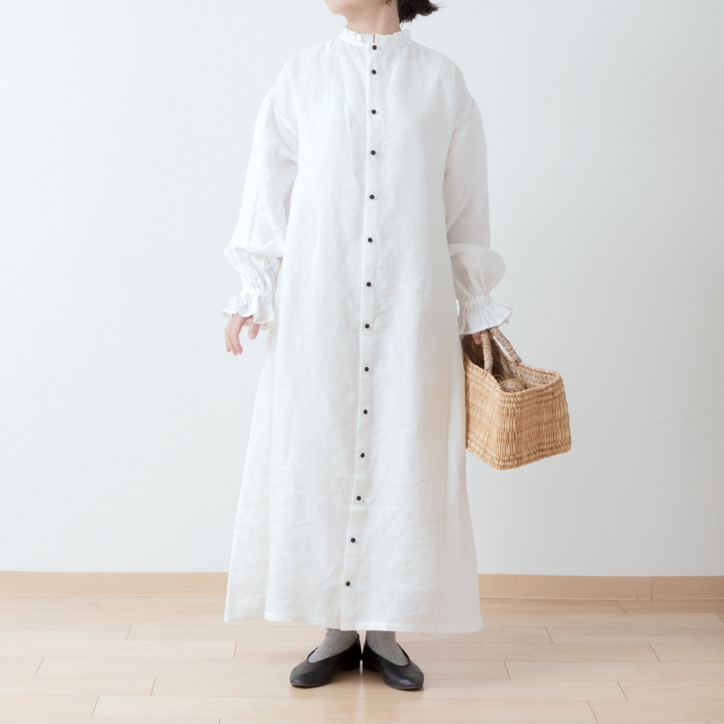 タックフリル衿が上品*セレモニーにも*バックくるみ釦ギャザースリーブAラインリネンワンピース/オフホワイト