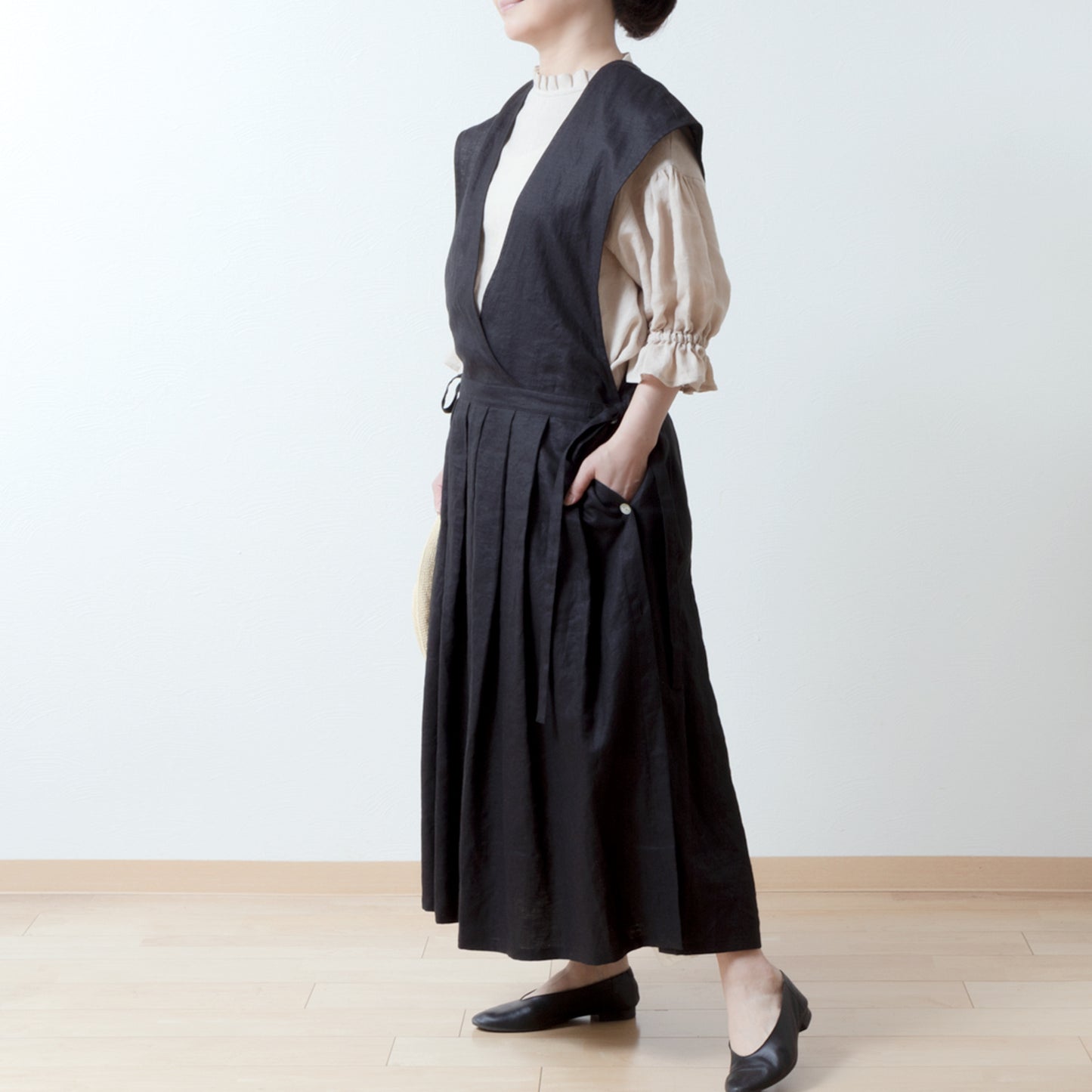 Elegant tuck frill collar *Perfect for ceremonies* Back covered button gathered sleeve linen blouse 5/8 sleeve/beige