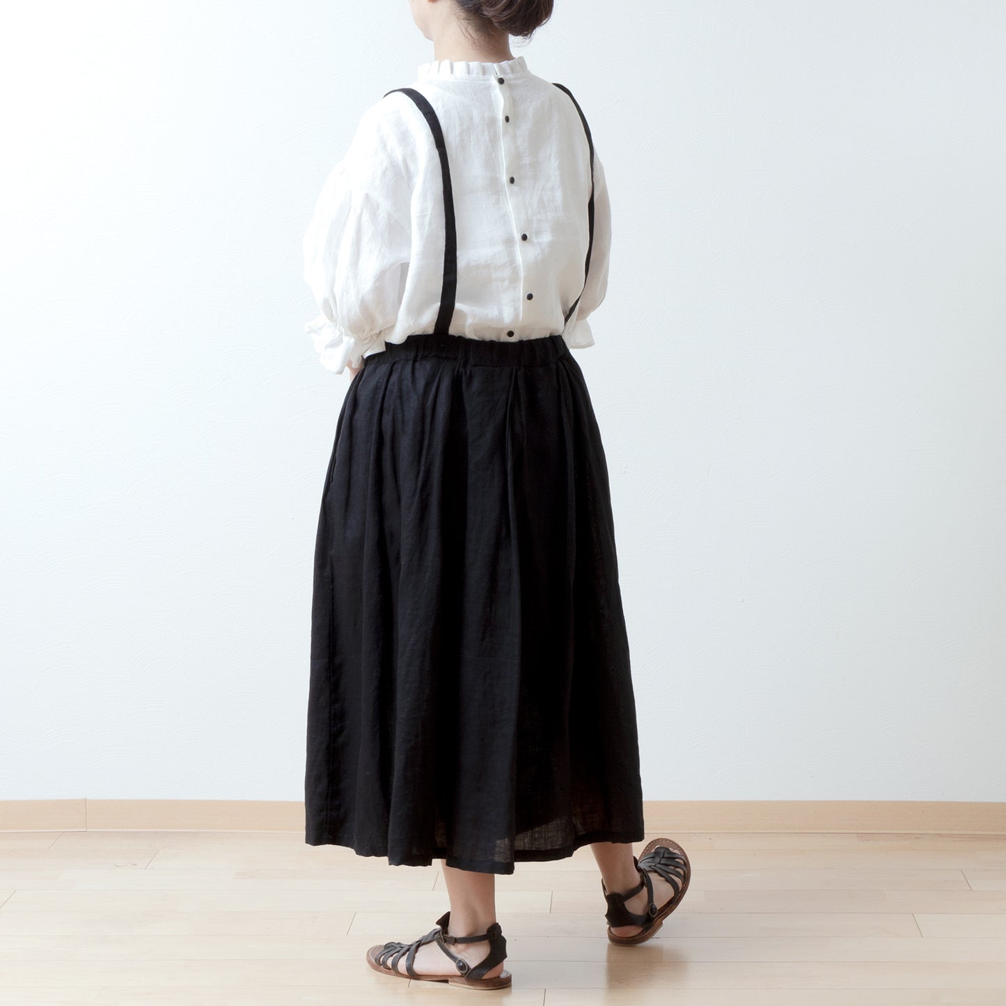 Elegant tuck frill collar *Perfect for ceremonies* Back covered button gathered sleeve linen blouse 5/8 sleeve/off white