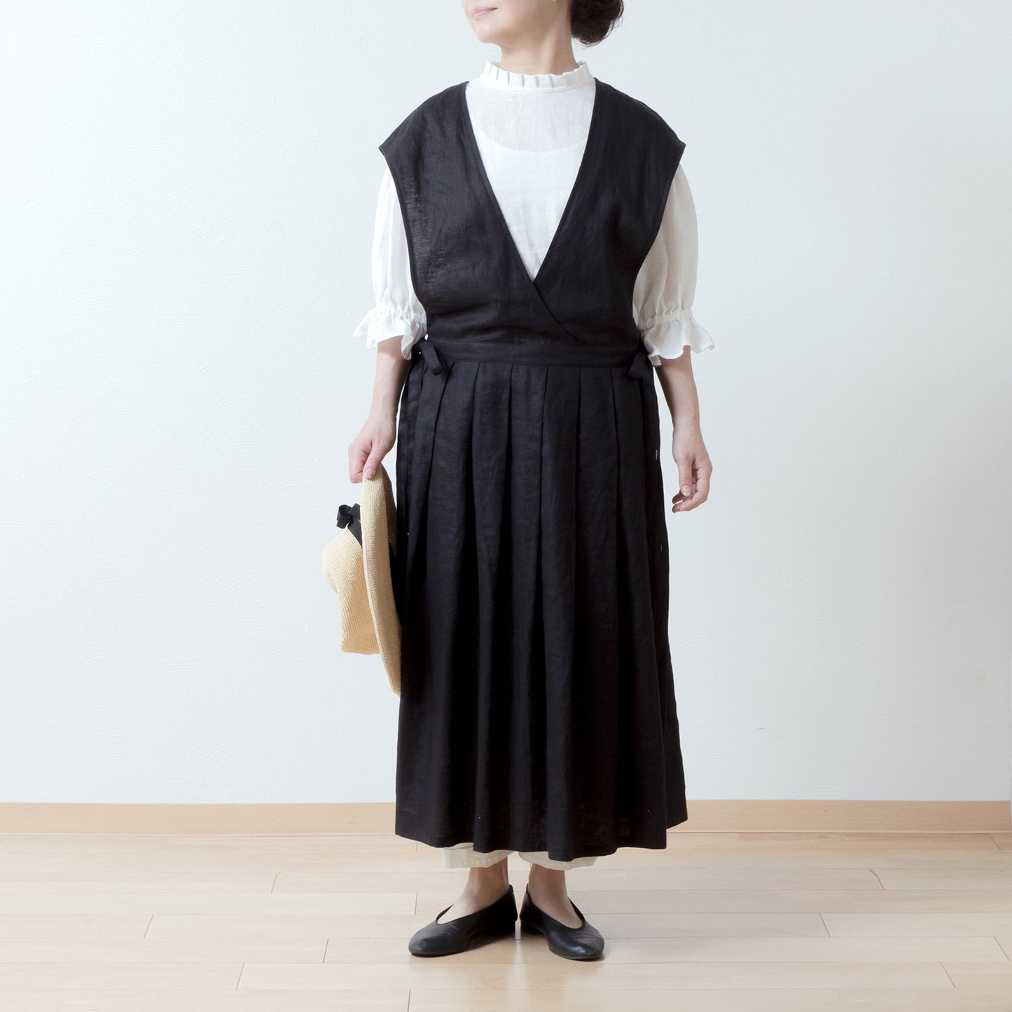 Elegant tuck frill collar *Perfect for ceremonies* Back covered button gathered sleeve linen blouse 5/8 sleeve/off white