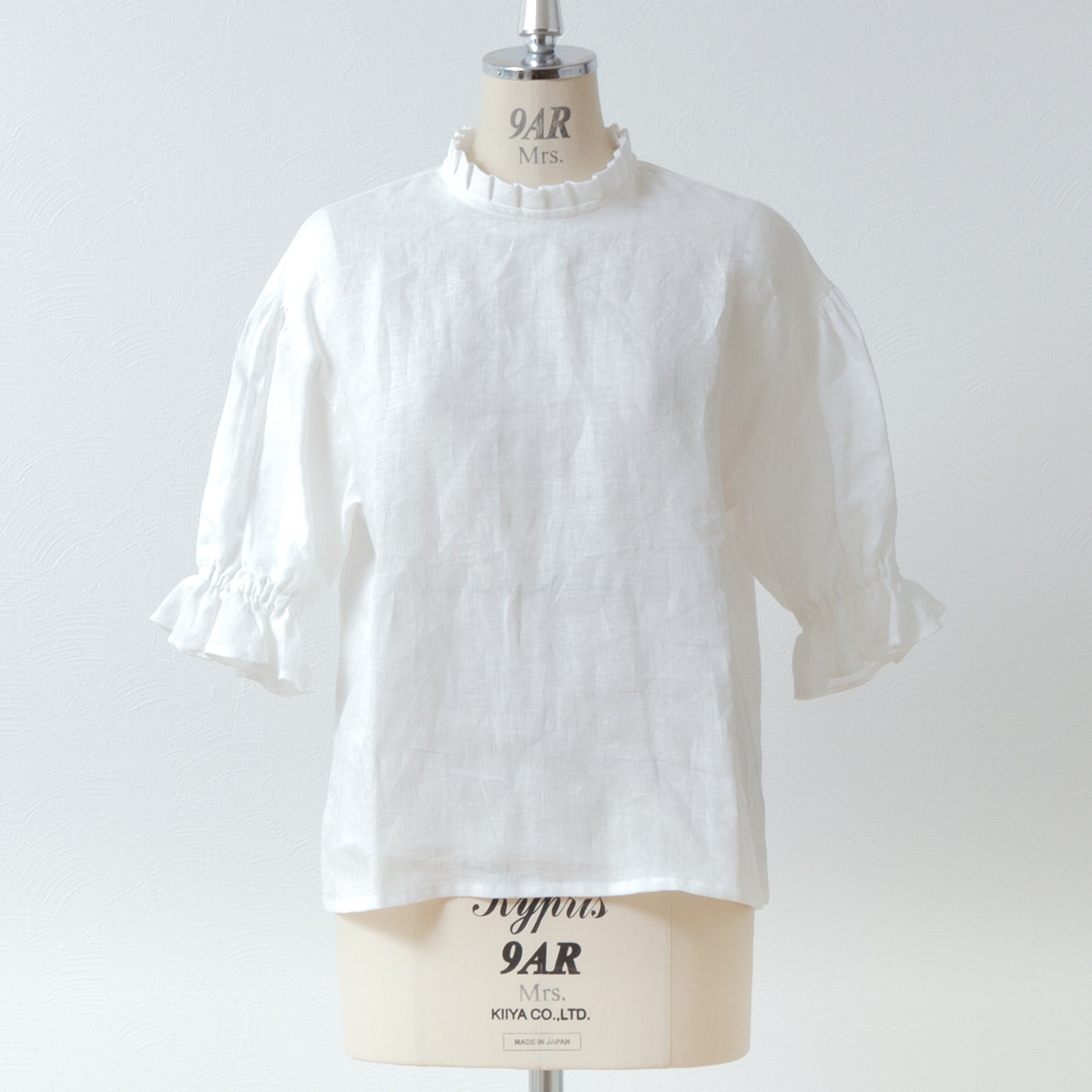 Elegant tuck frill collar *Perfect for ceremonies* Back covered button gathered sleeve linen blouse 5/8 sleeve/off white