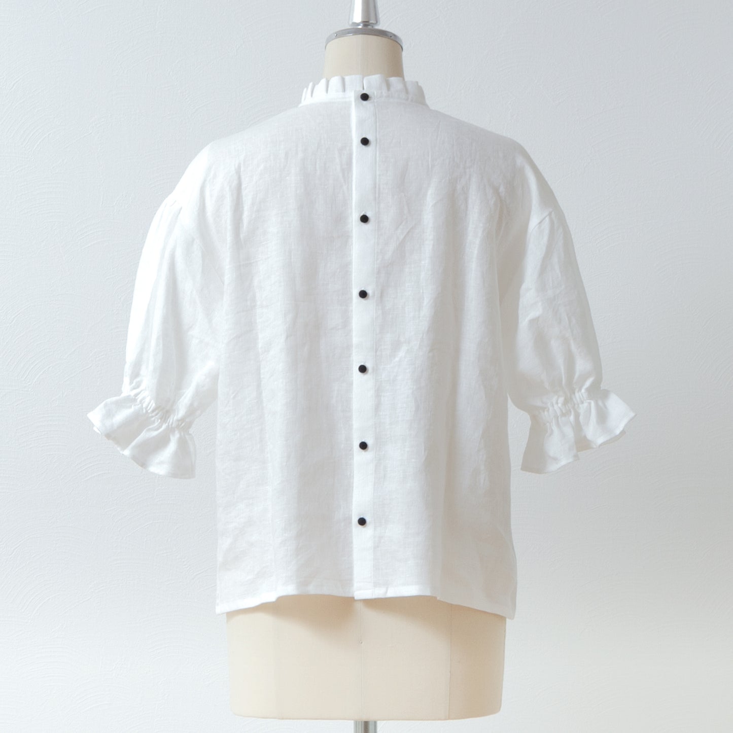 Elegant tuck frill collar *Perfect for ceremonies* Back covered button gathered sleeve linen blouse 5/8 sleeve/off white