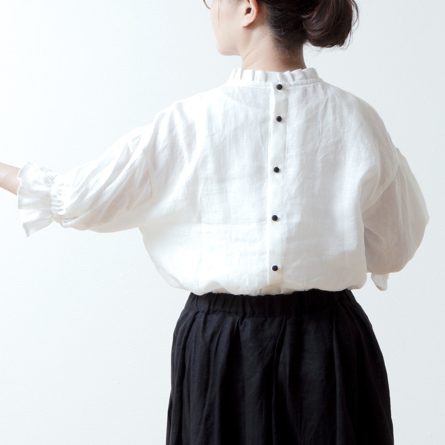 Elegant tuck frill collar *Perfect for ceremonies* Back covered button gathered sleeve linen blouse 5/8 sleeve/off white