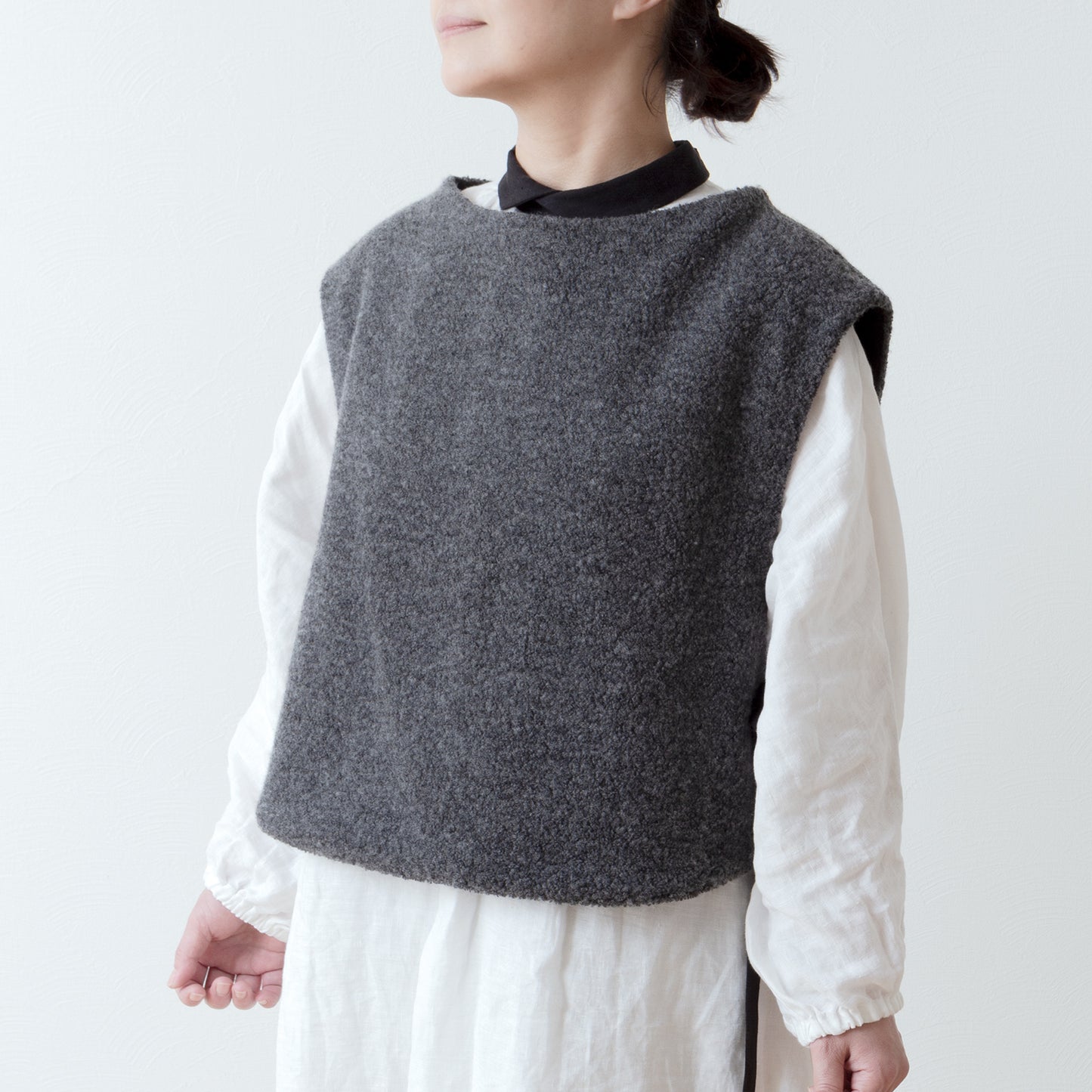 High-quality wool boa side open vest/top gray