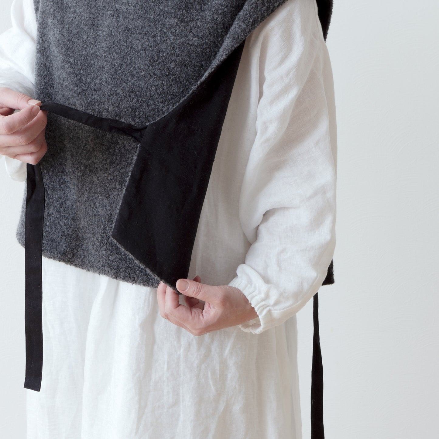 High-quality wool boa side open vest/top gray