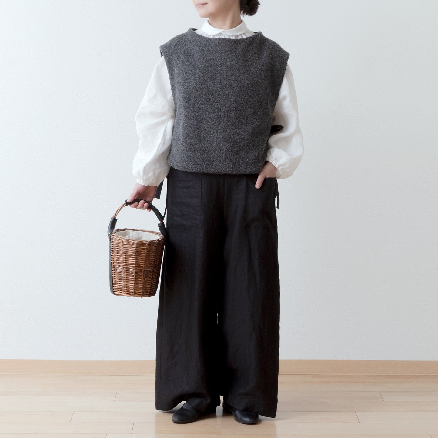 High-quality wool boa side open vest/top gray